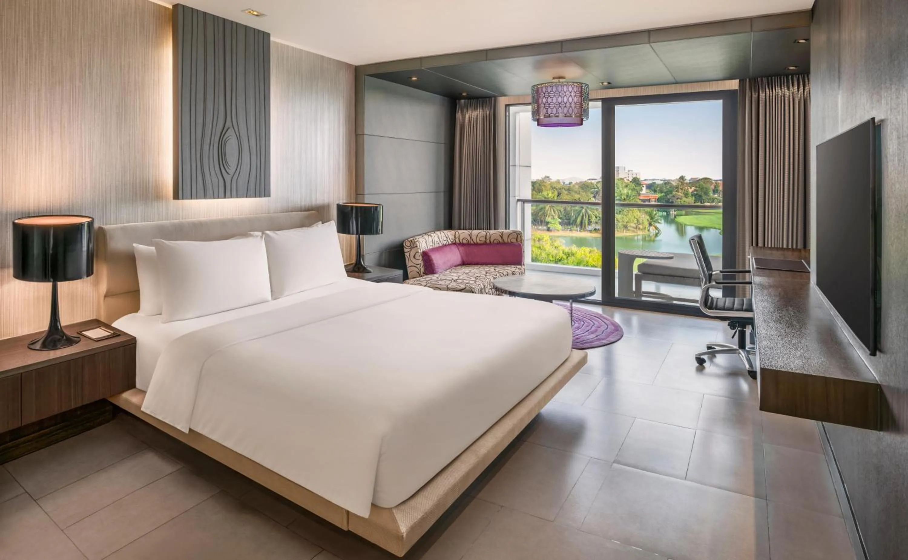 Living room, Bed in Hilton Bangkok Suvarnabhumi Golf Resort & Spa