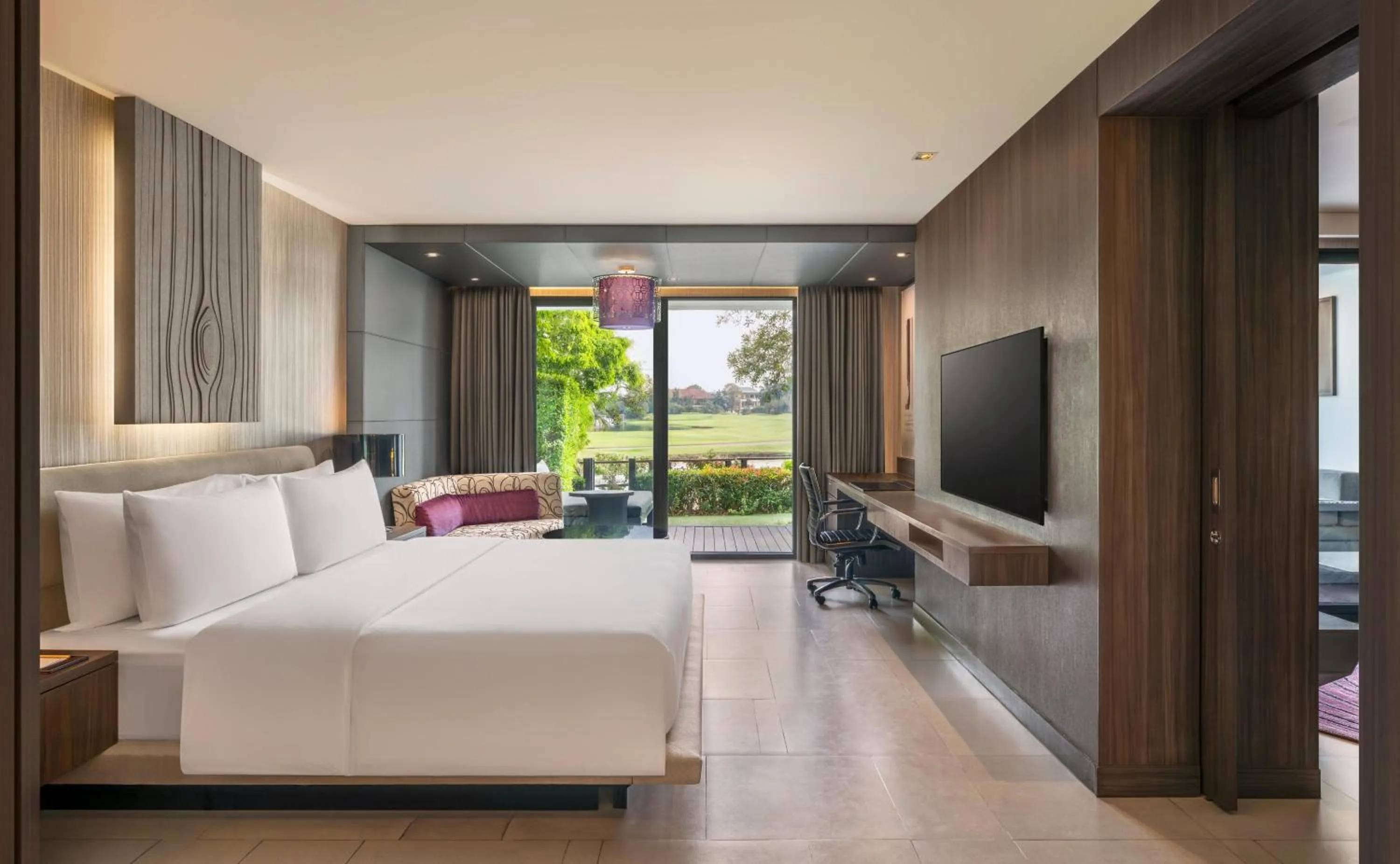 Living room in Hilton Bangkok Suvarnabhumi Golf Resort & Spa