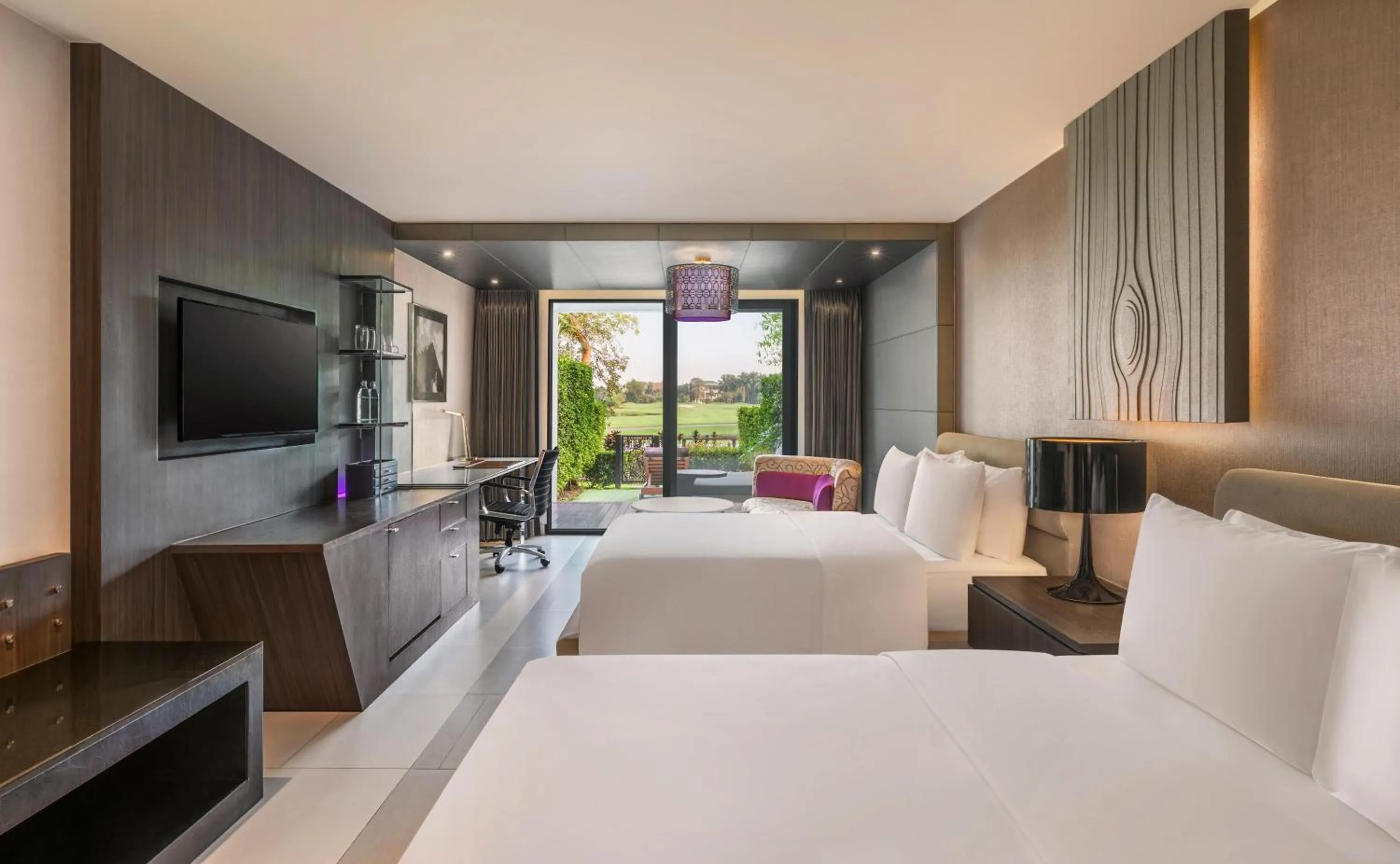 Bed in Hilton Bangkok Suvarnabhumi Golf Resort & Spa