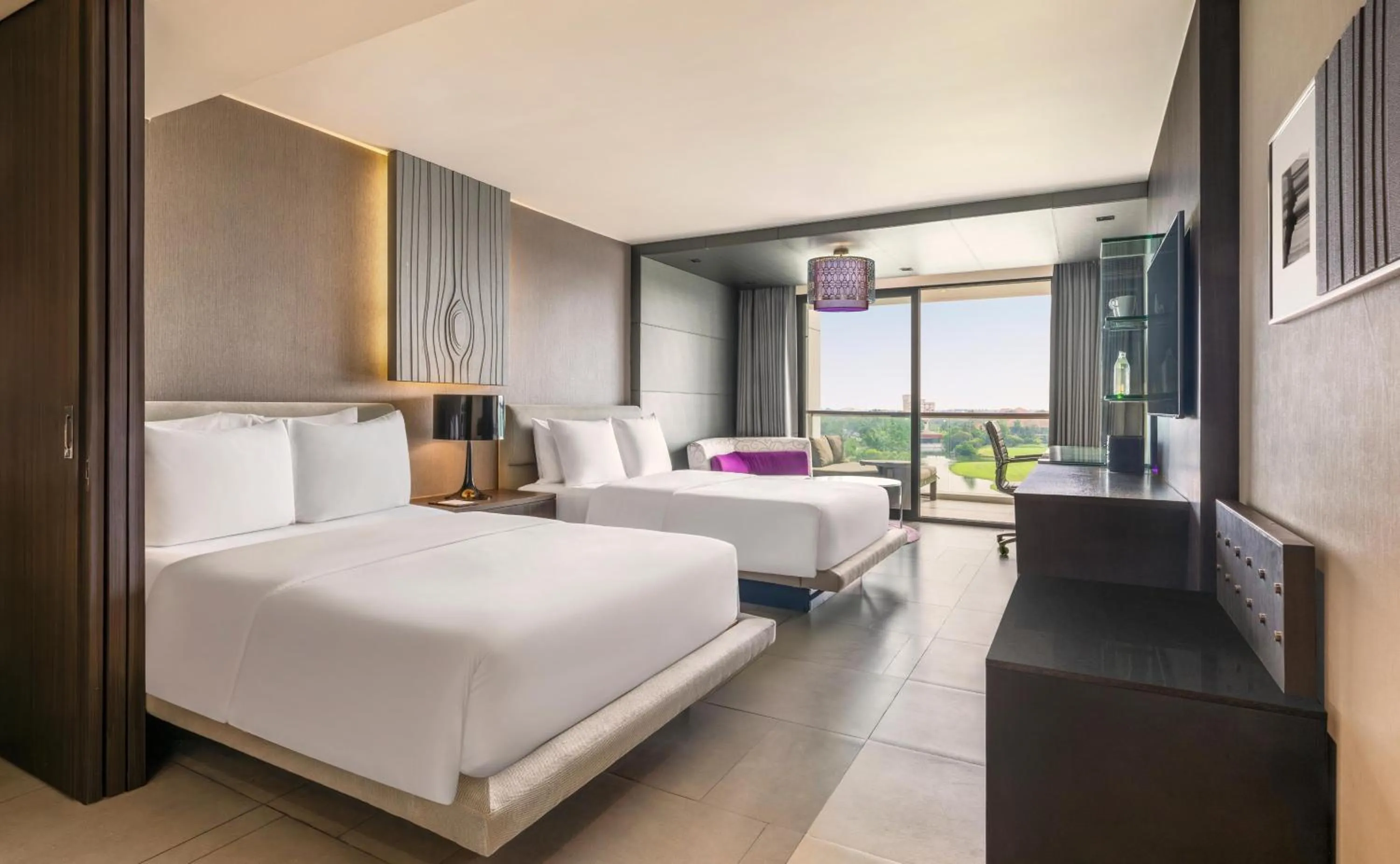 Bed in Hilton Bangkok Suvarnabhumi Golf Resort & Spa