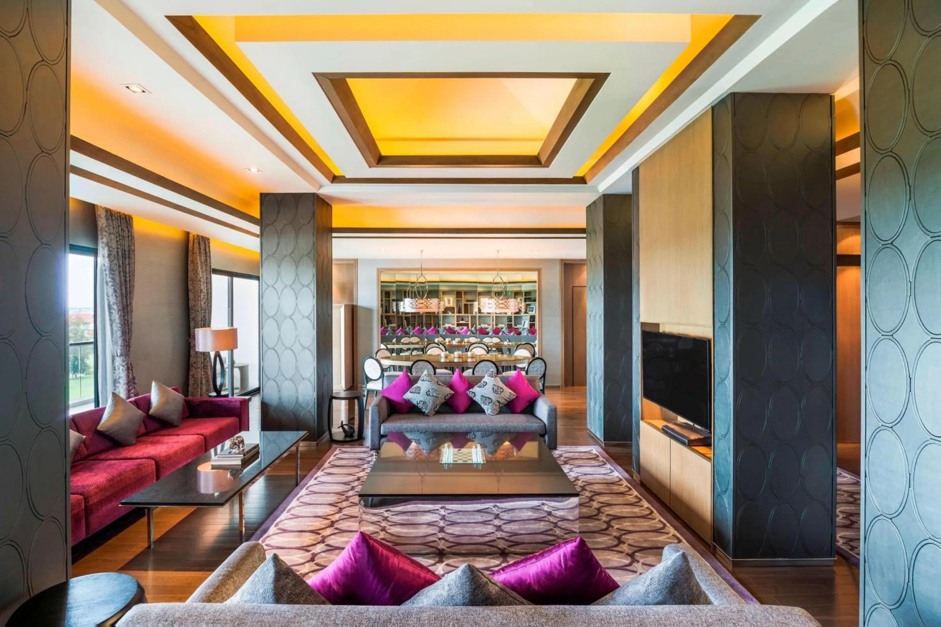 Living room in Le Meridien Suvarnabhumi, Bangkok Golf Resort and Spa