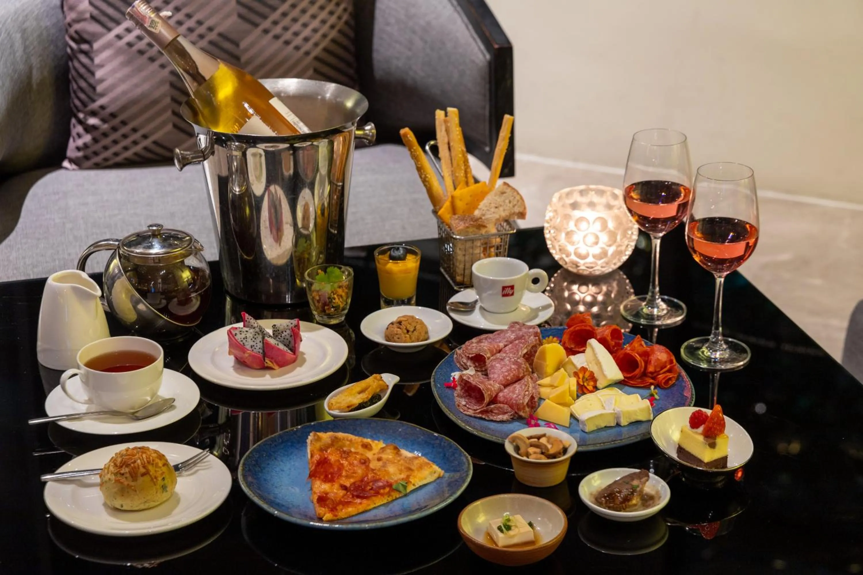 Lounge or bar in Le Meridien Suvarnabhumi, Bangkok Golf Resort and Spa