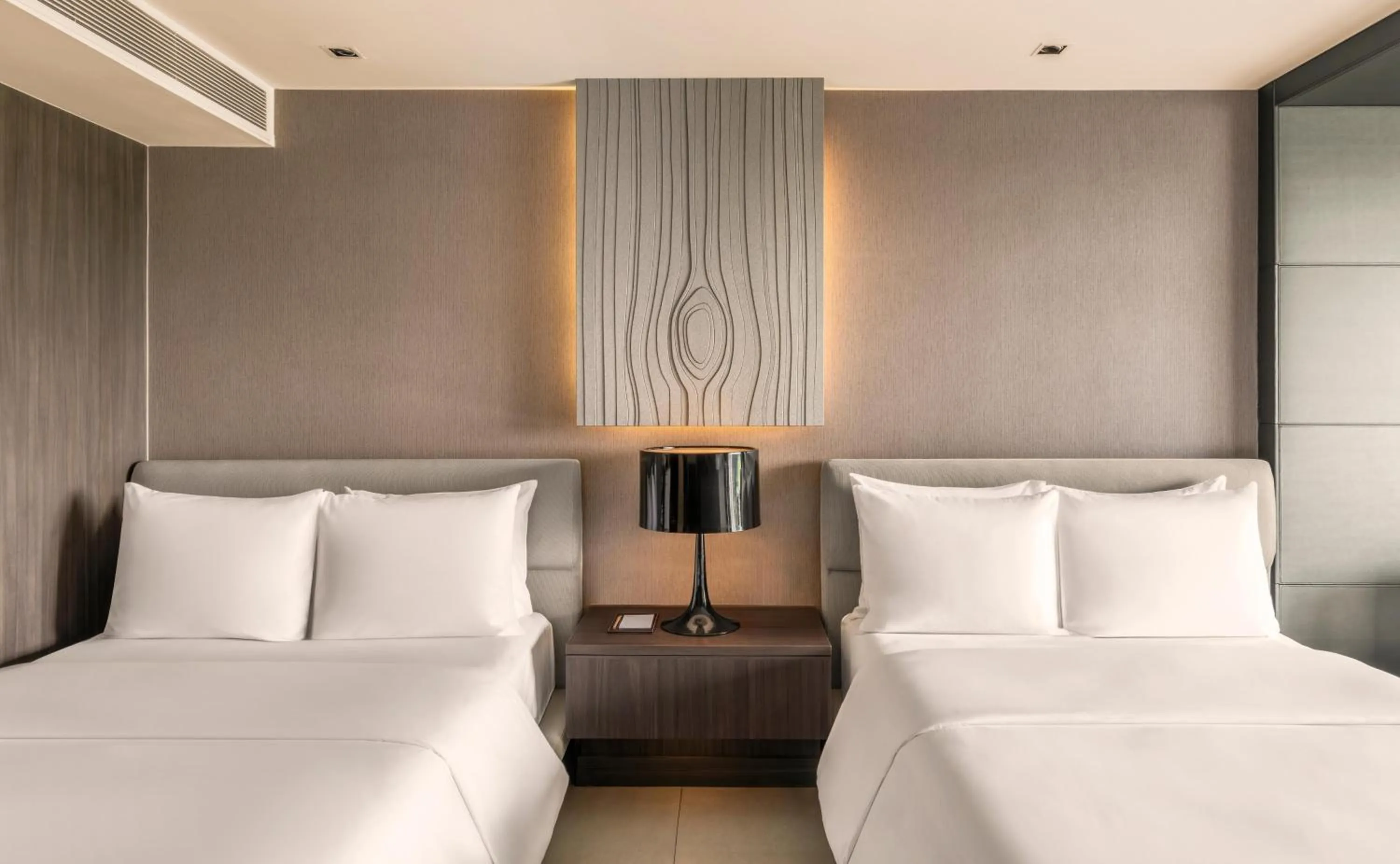 Bed in Hilton Bangkok Suvarnabhumi Golf Resort & Spa