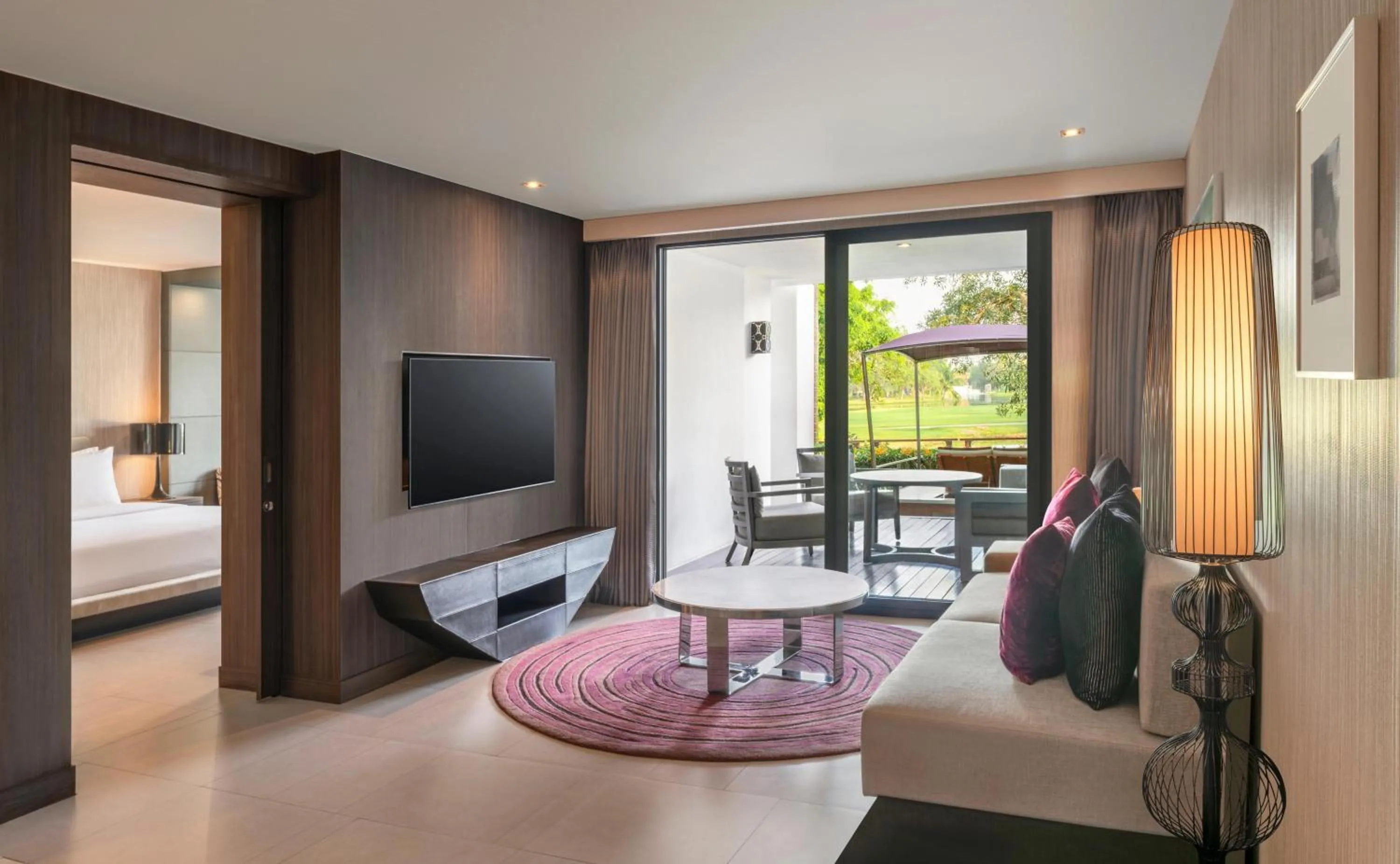 Living room, Bed in Hilton Bangkok Suvarnabhumi Golf Resort & Spa