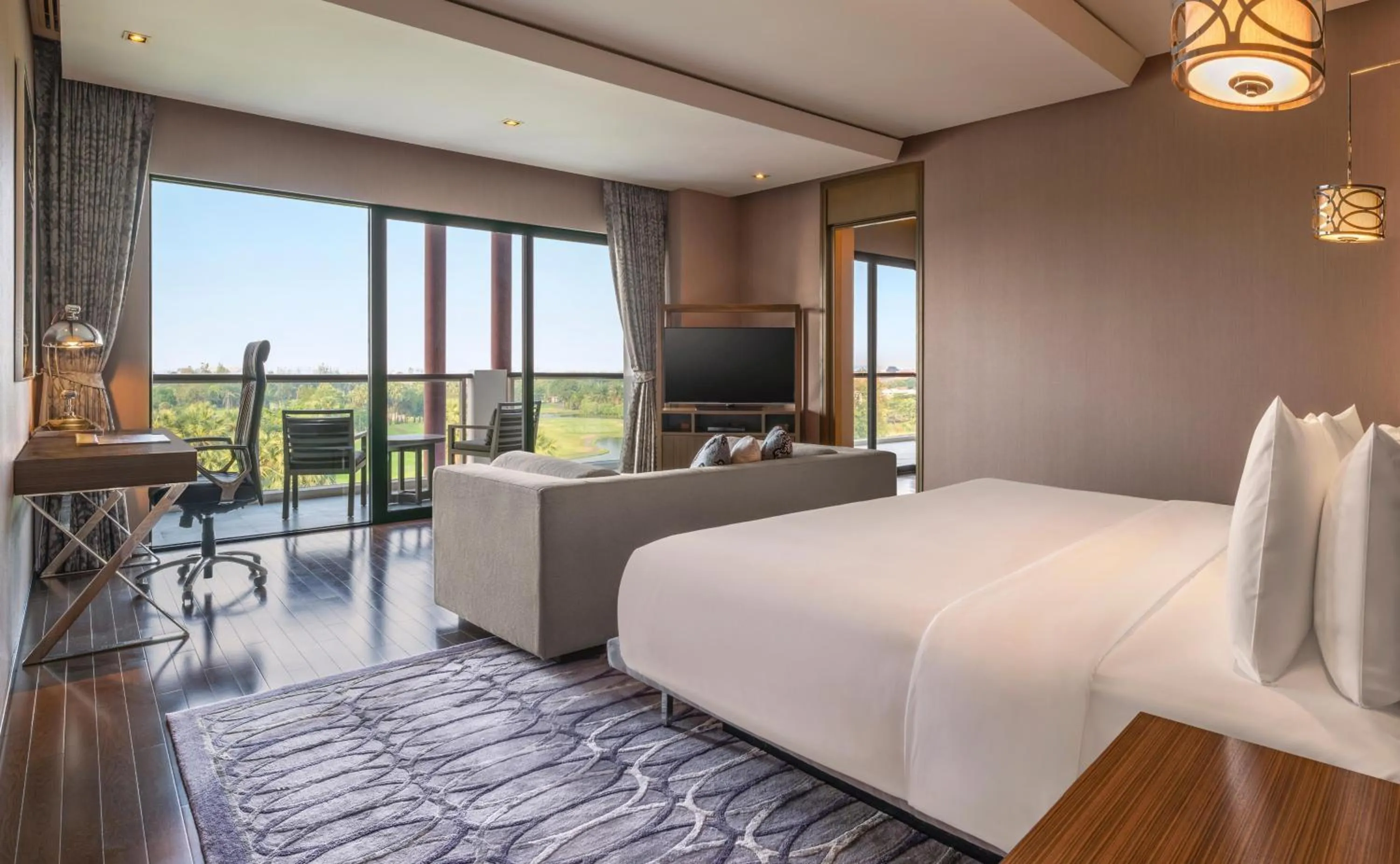 Living room, Bed in Hilton Bangkok Suvarnabhumi Golf Resort & Spa