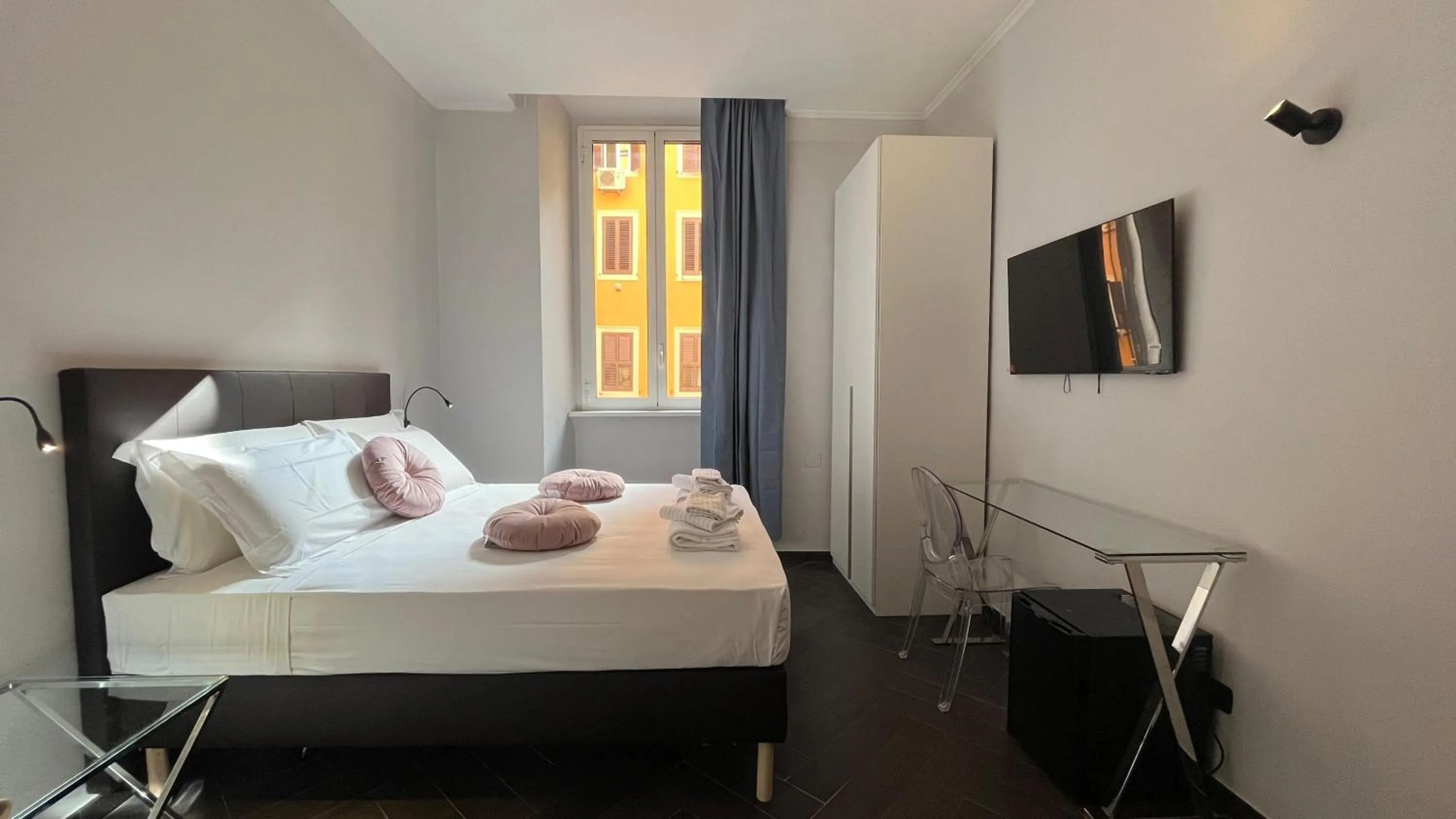 Bedroom, Bed in Cloud 9 Hotel