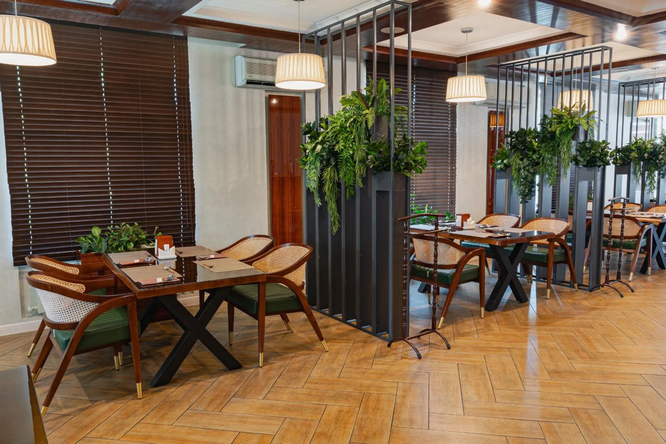 Restaurant/places to eat in Altair Hotel