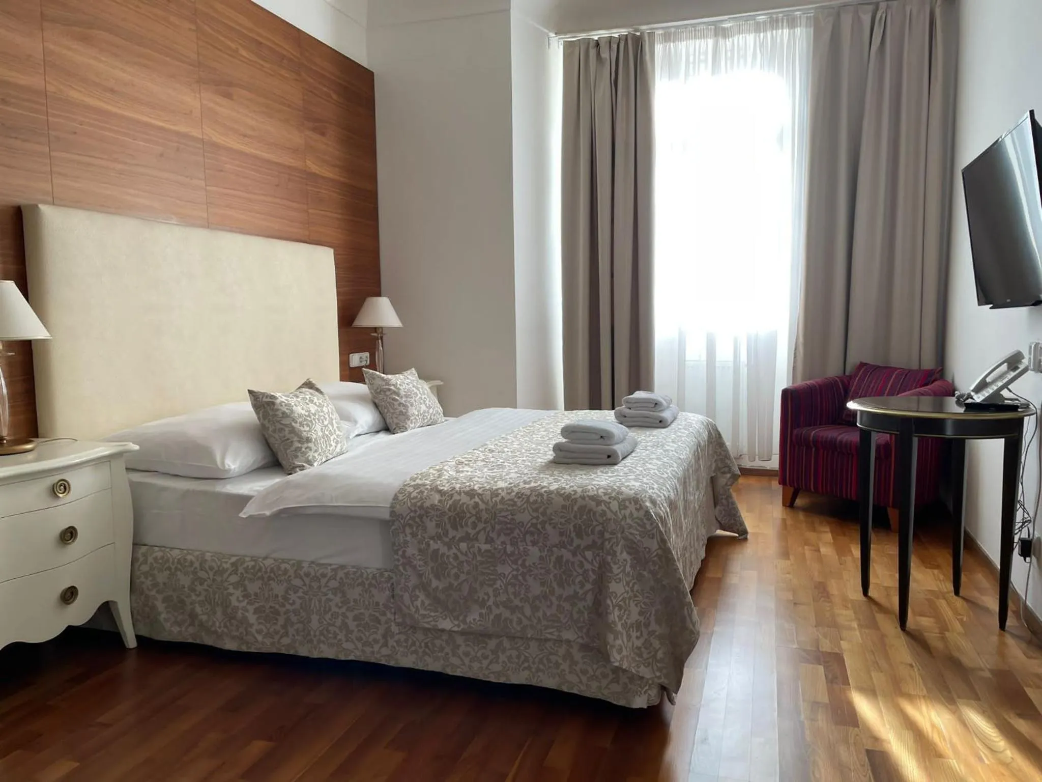 Bedroom, Bed in Little King Hotel U Malvaze