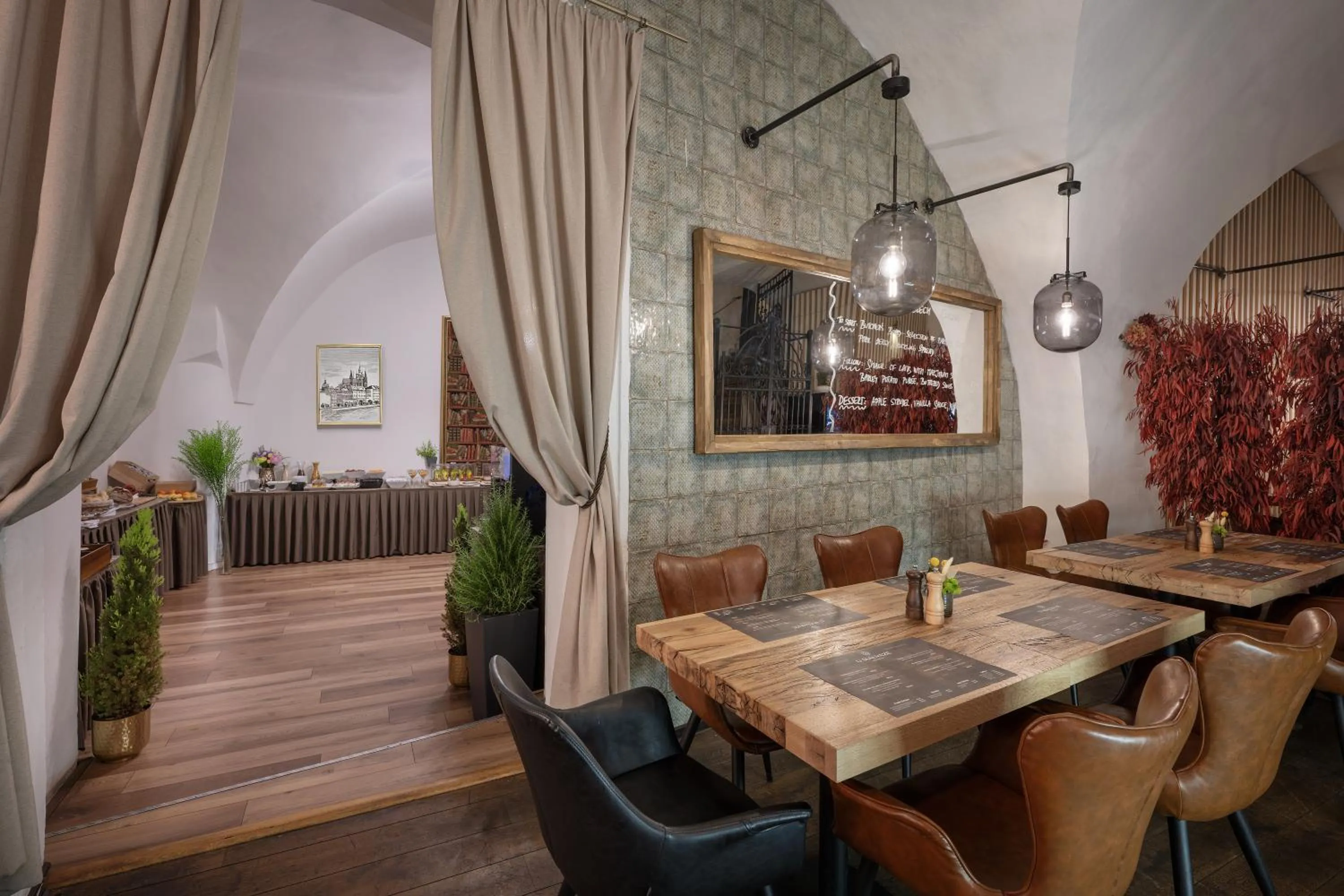 Restaurant/places to eat in Little King Hotel U Malvaze