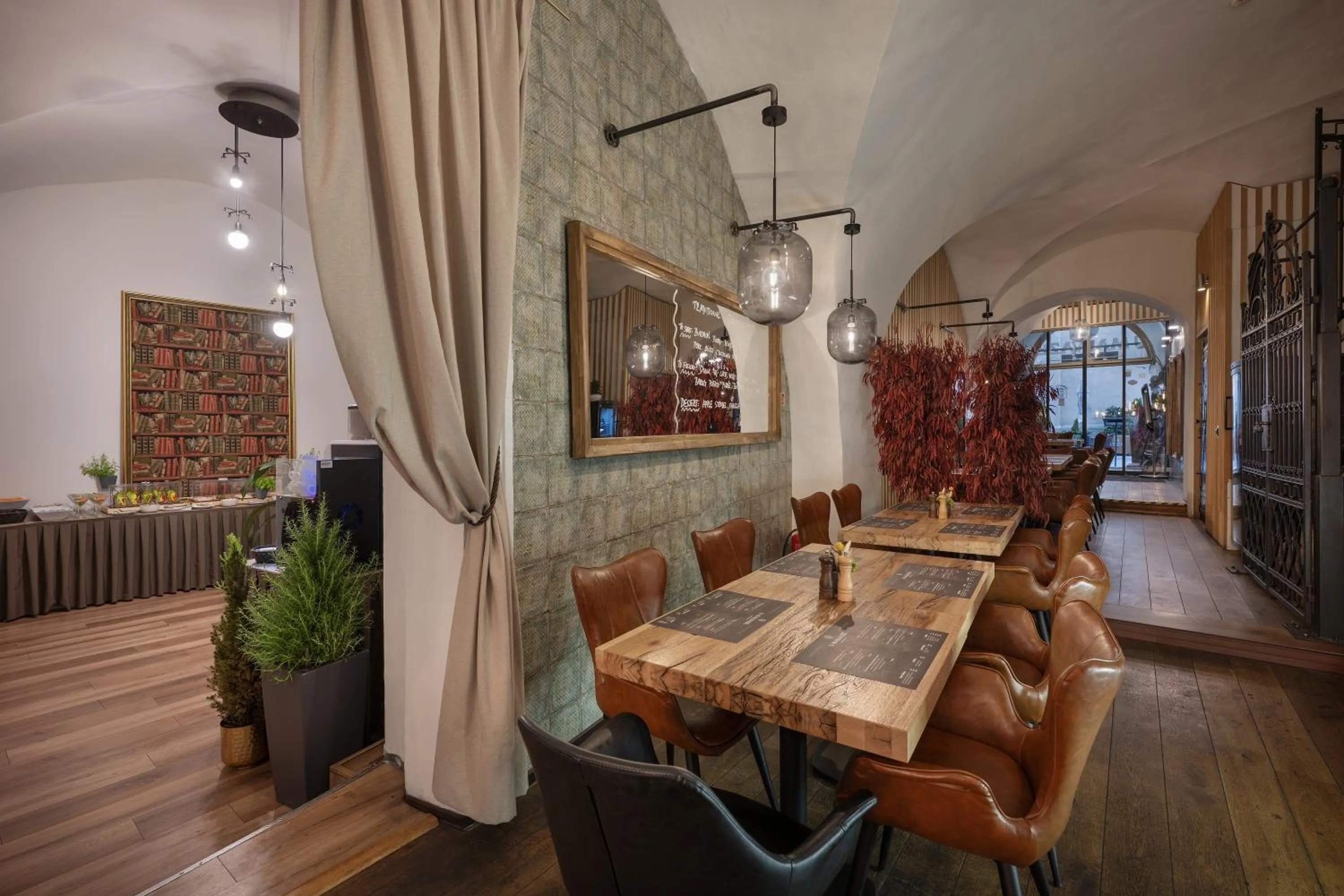 Restaurant/places to eat in Little King Hotel U Malvaze