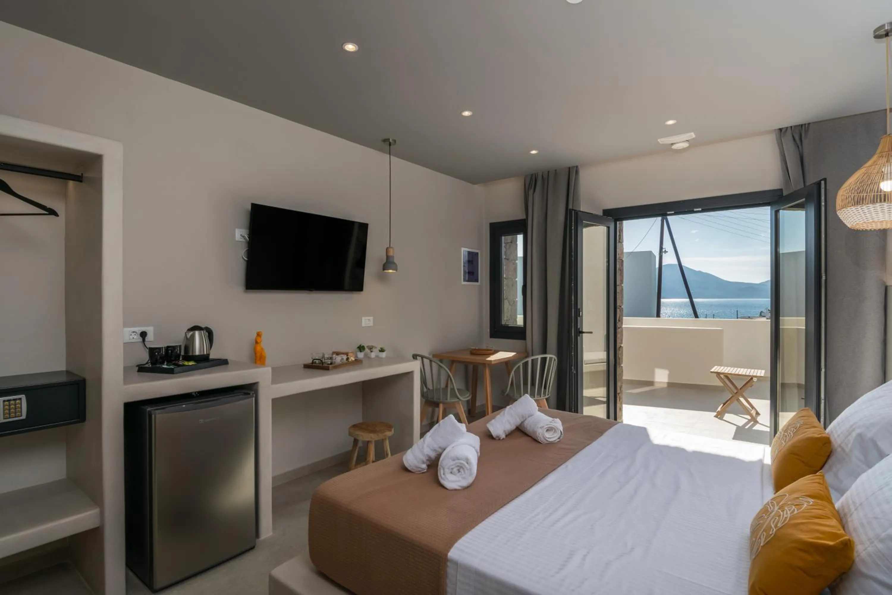 Bed in Afroessa Milos