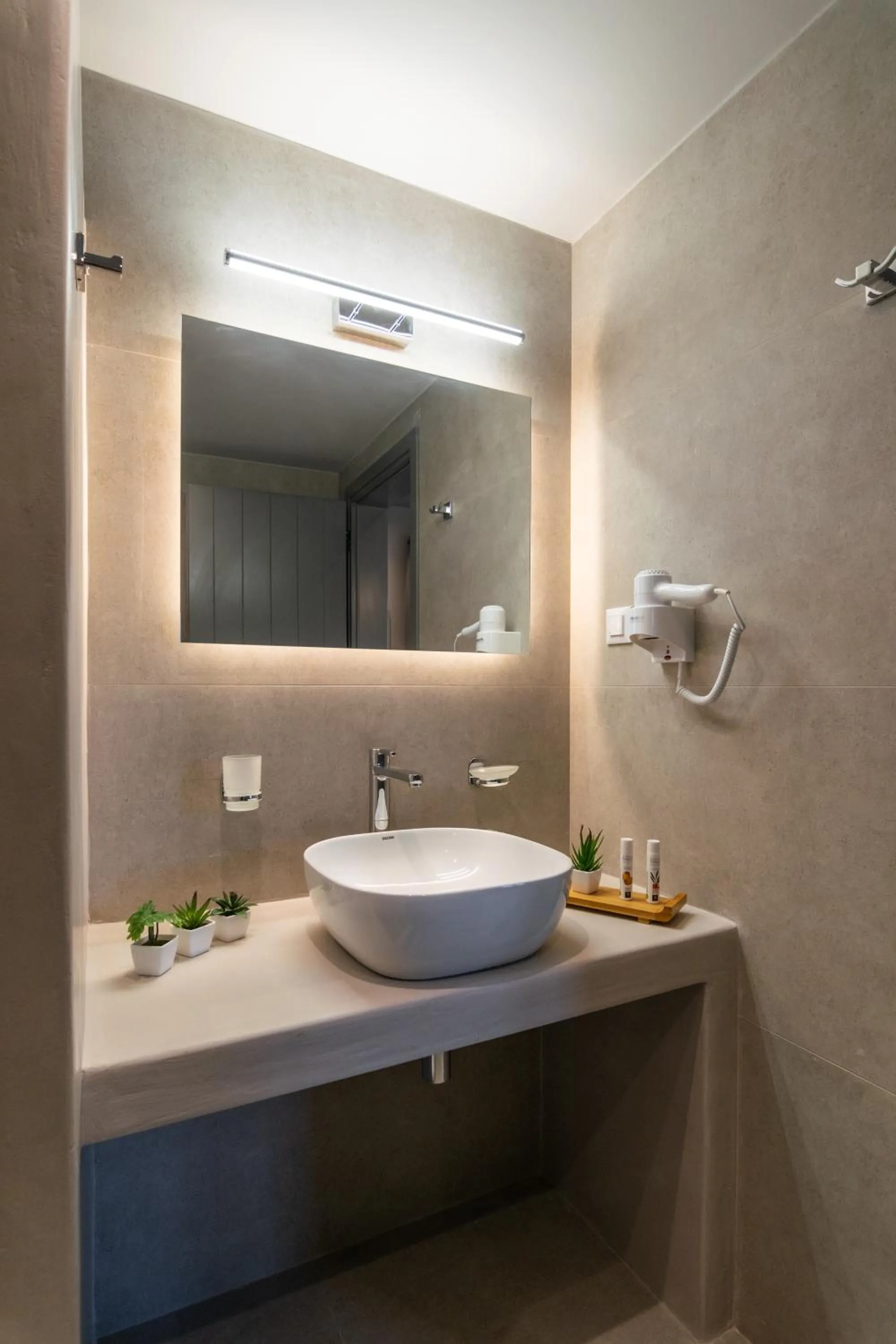 Bathroom in Afroessa Milos