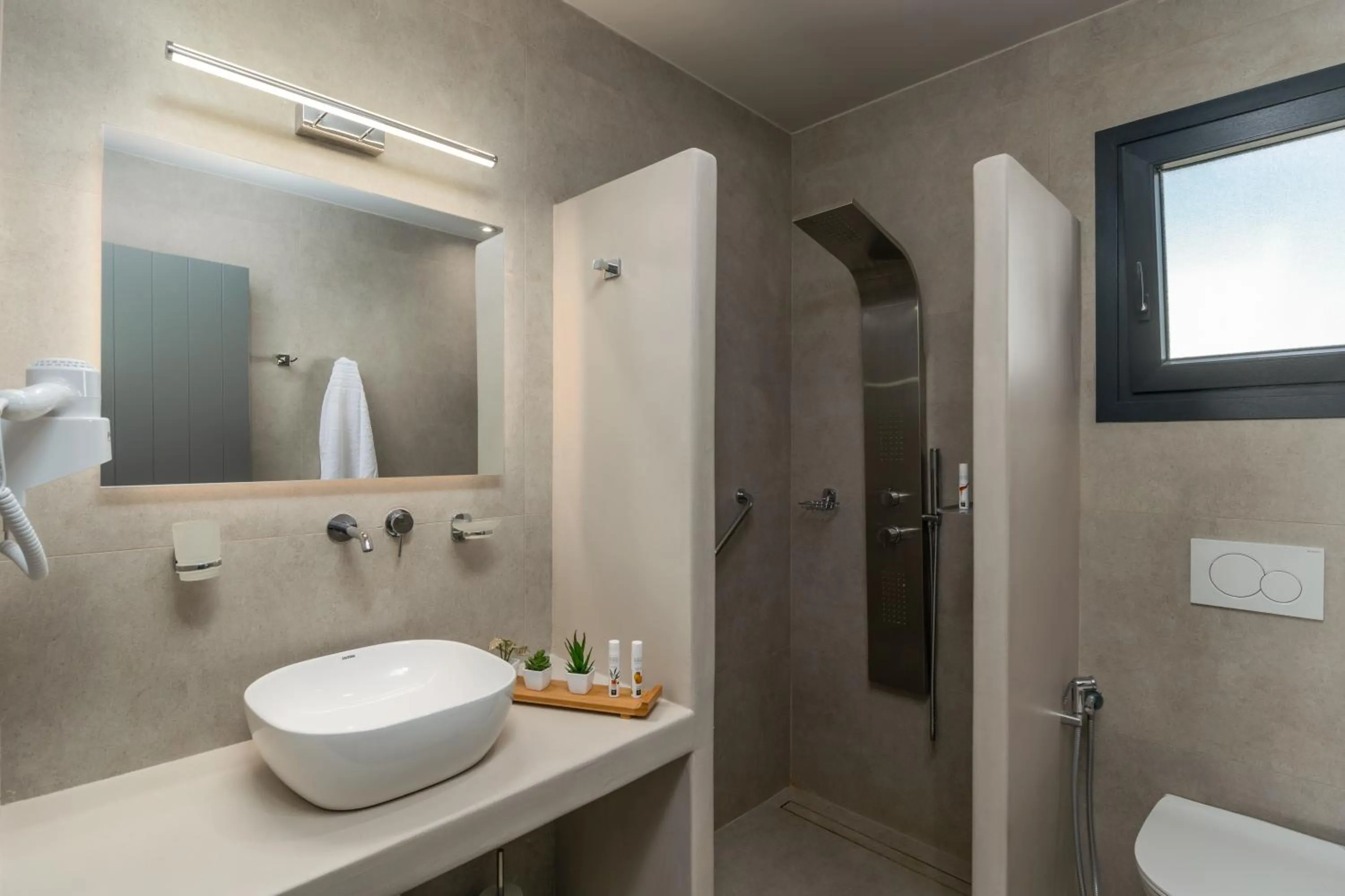Shower in Afroessa Milos