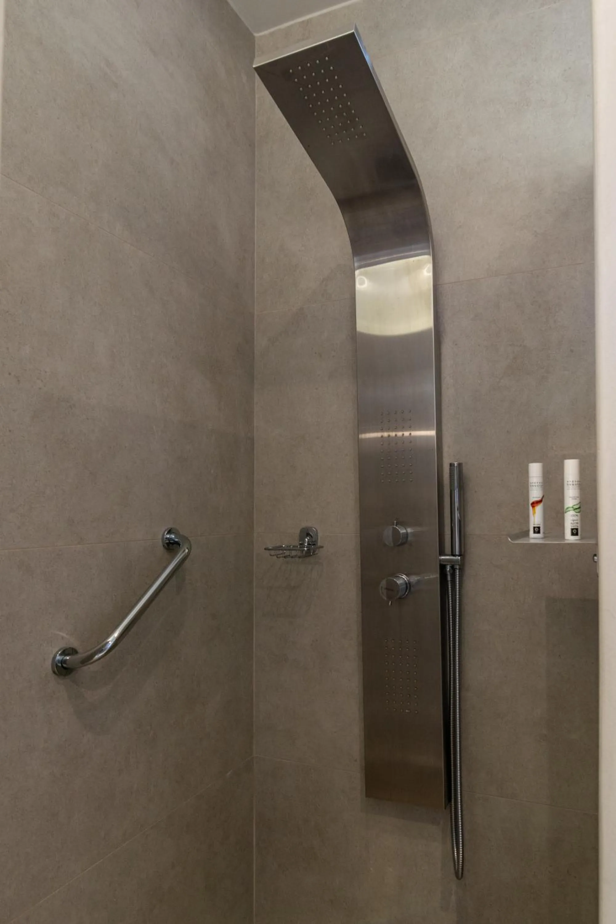 Shower in Afroessa Milos