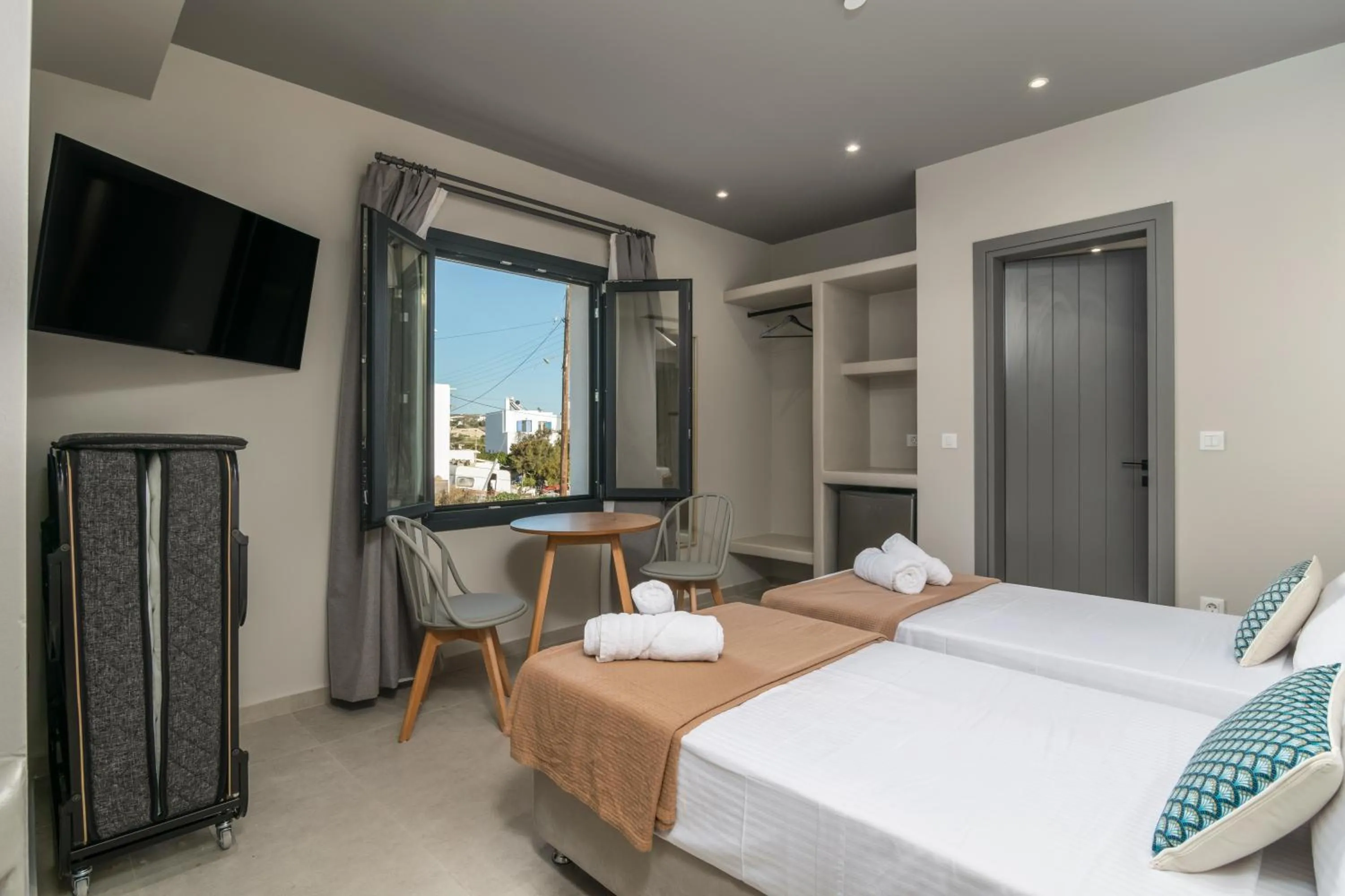 Bed in Afroessa Milos
