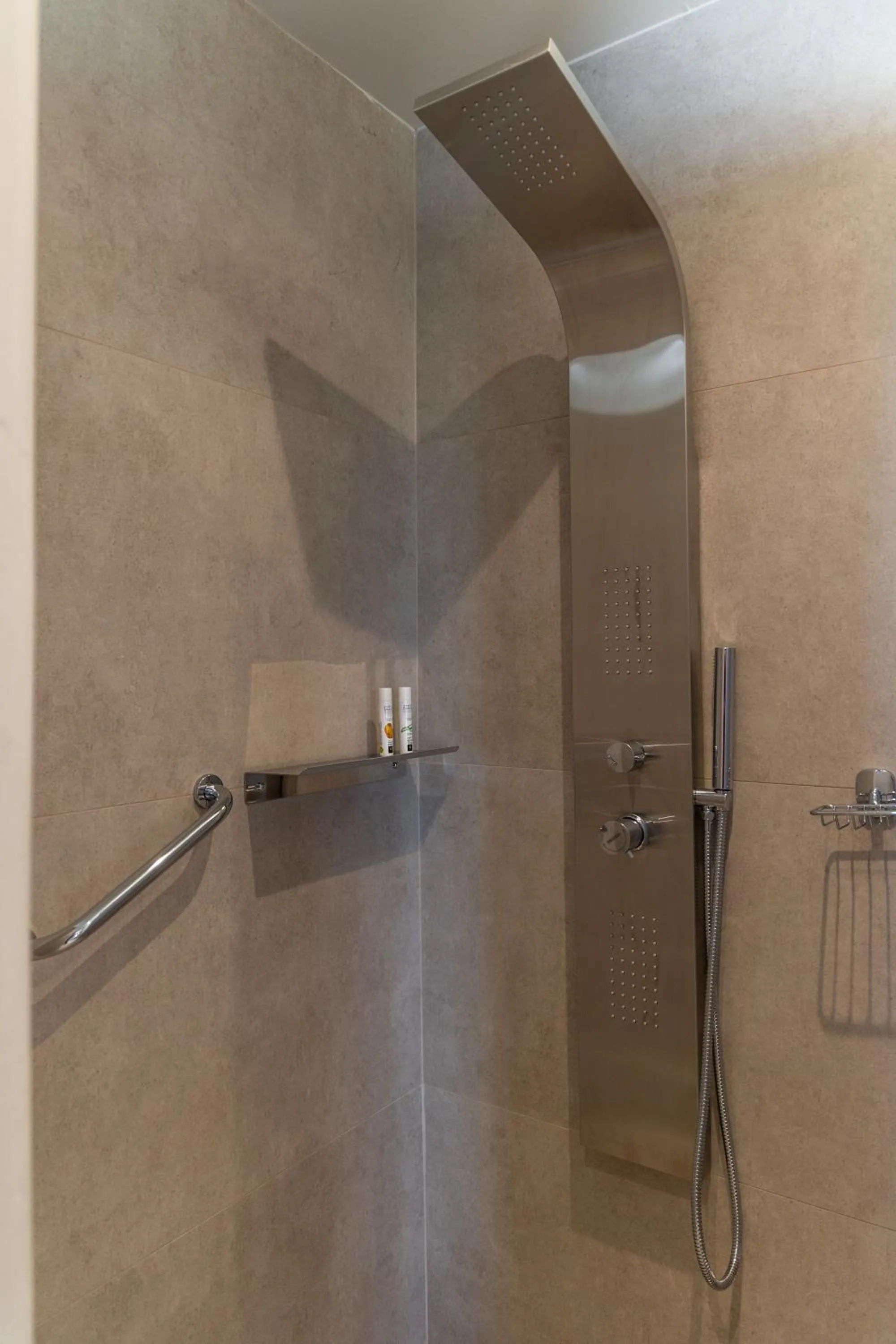 Shower in Afroessa Milos