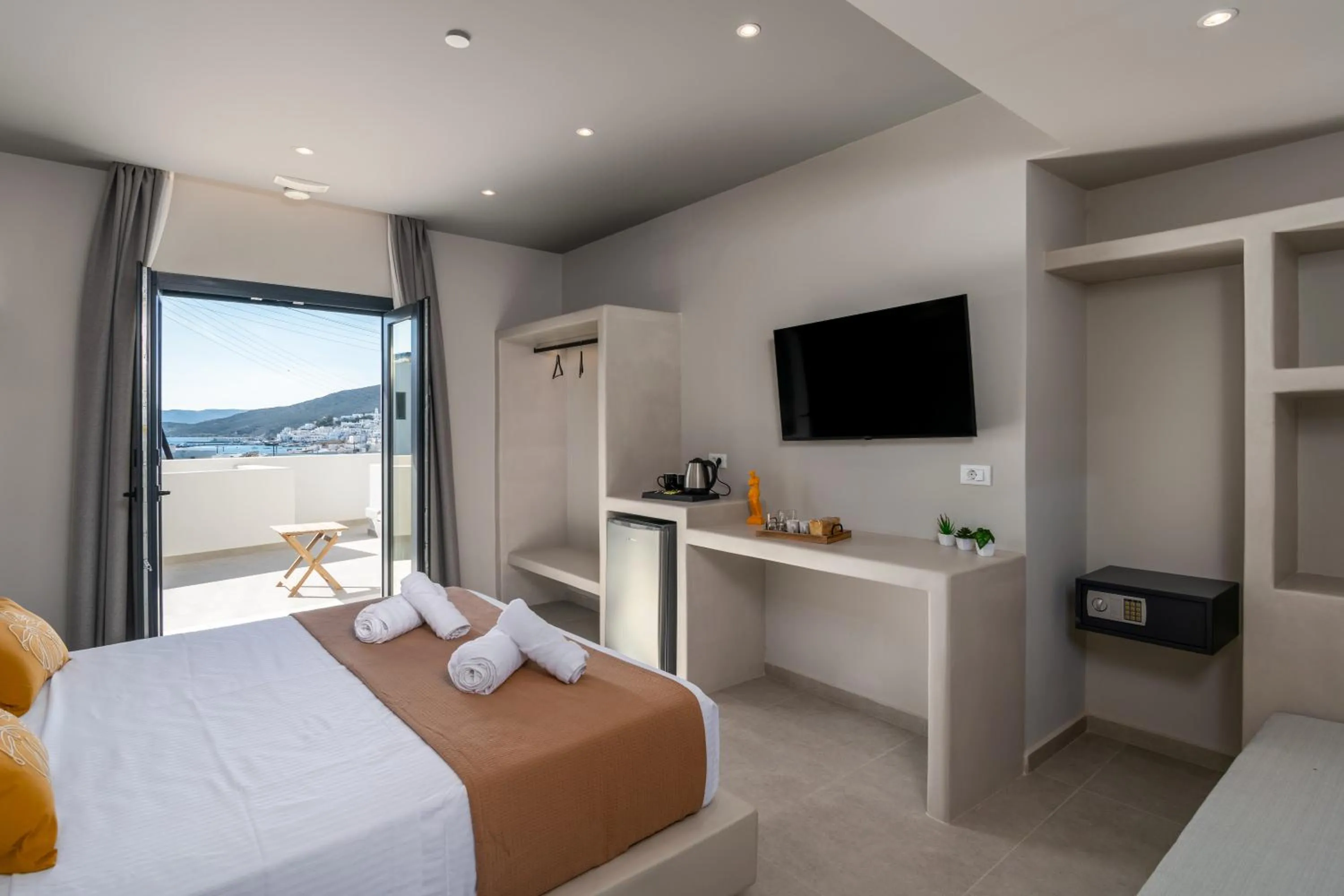 Bed in Afroessa Milos