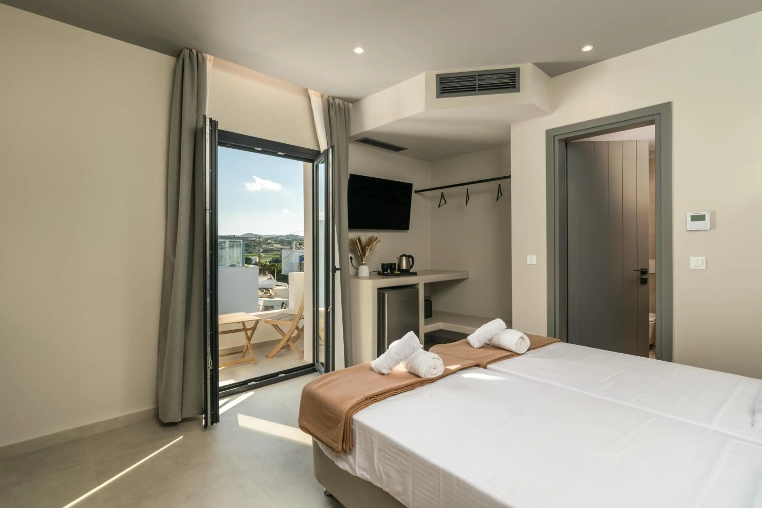 Bed in Afroessa Milos