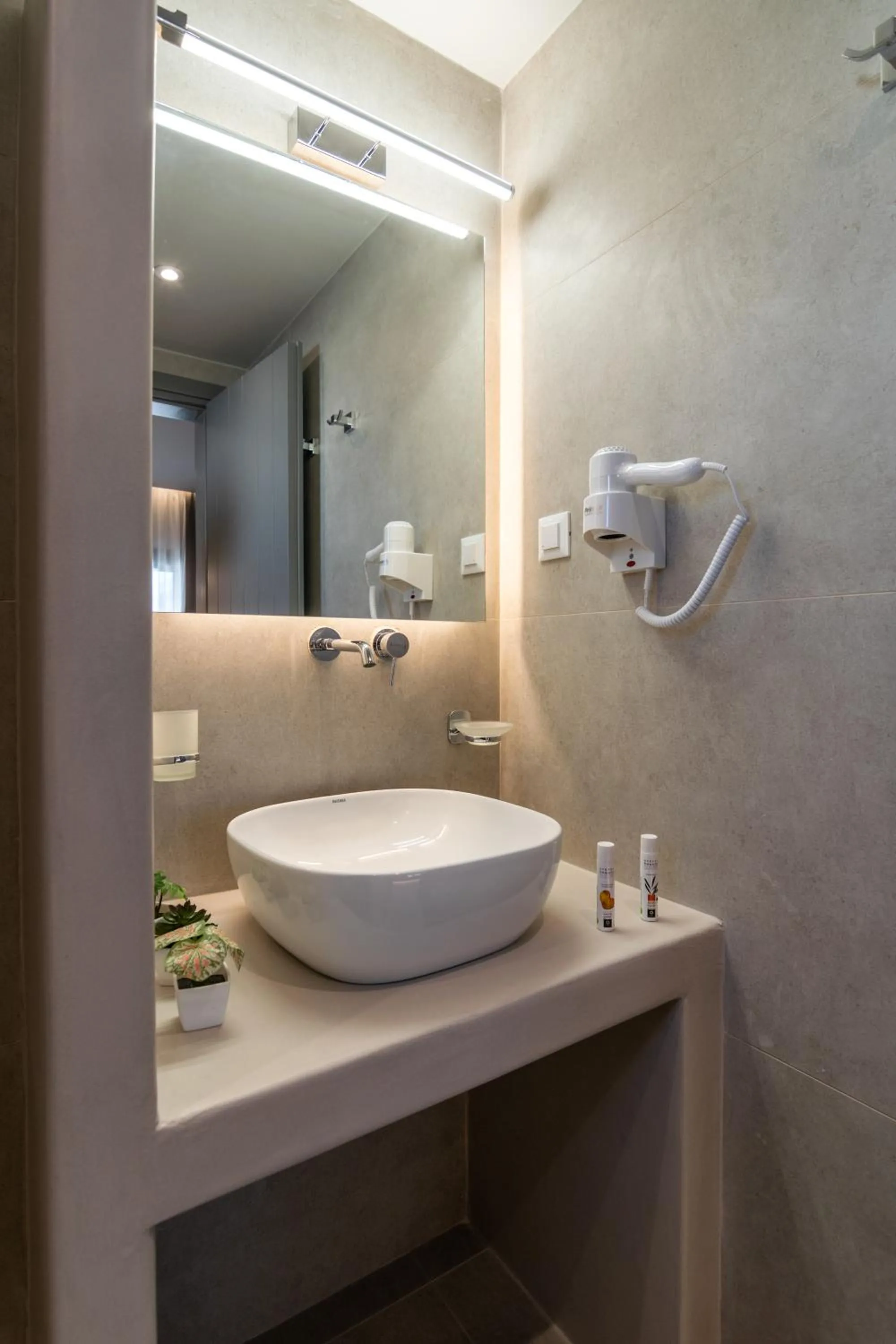 Bathroom in Afroessa Milos