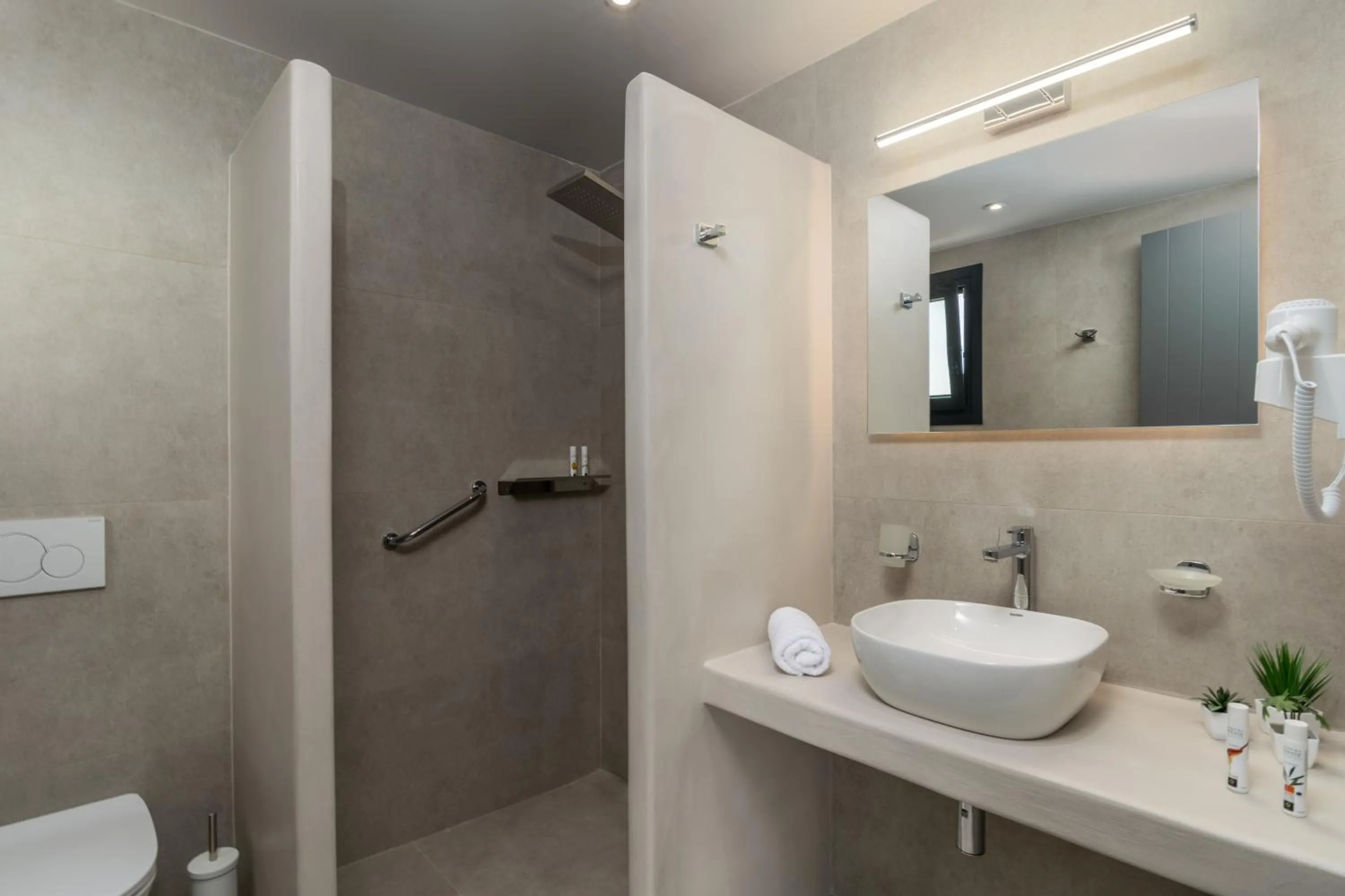 Shower in Afroessa Milos