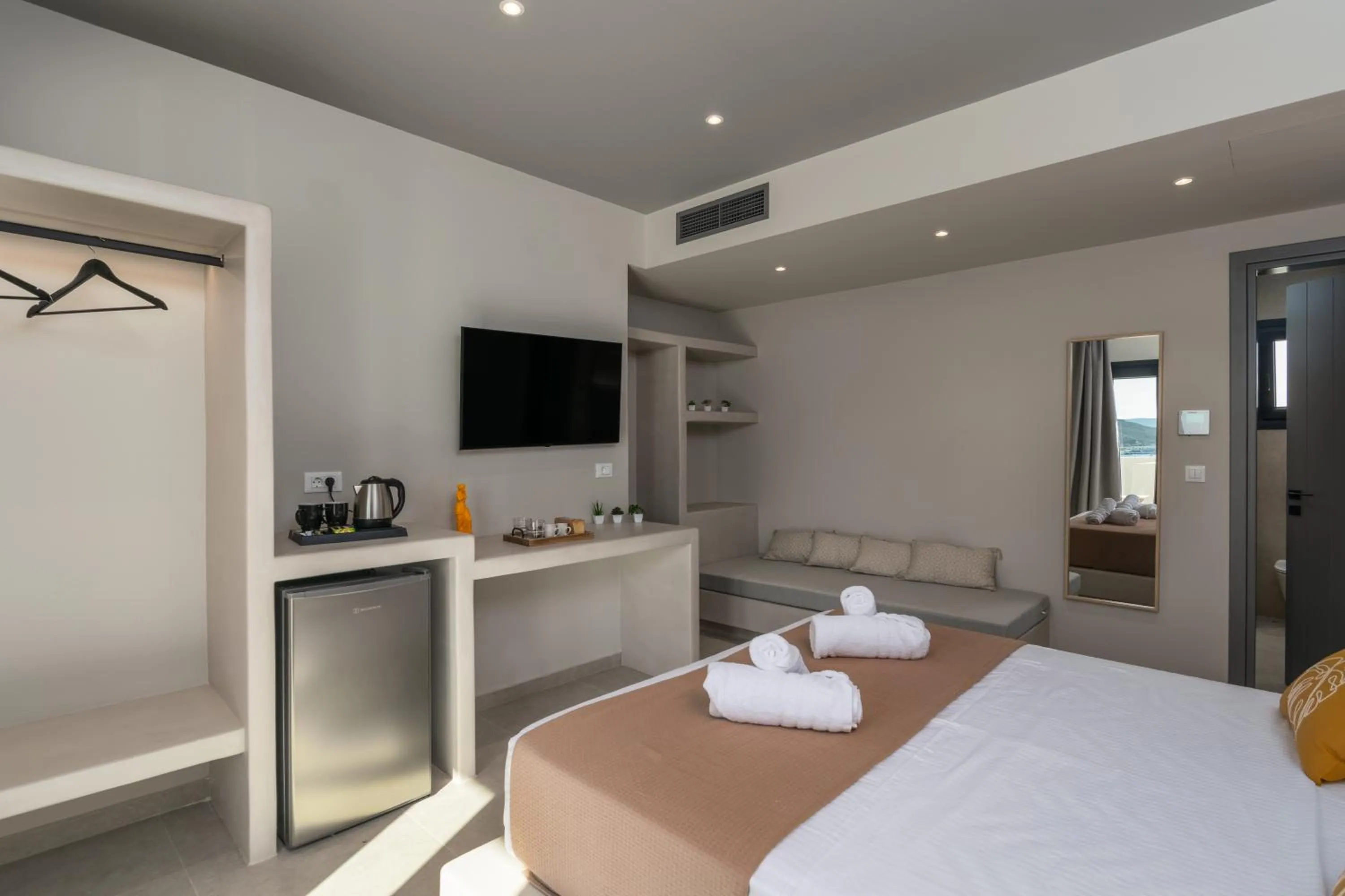 Bed in Afroessa Milos