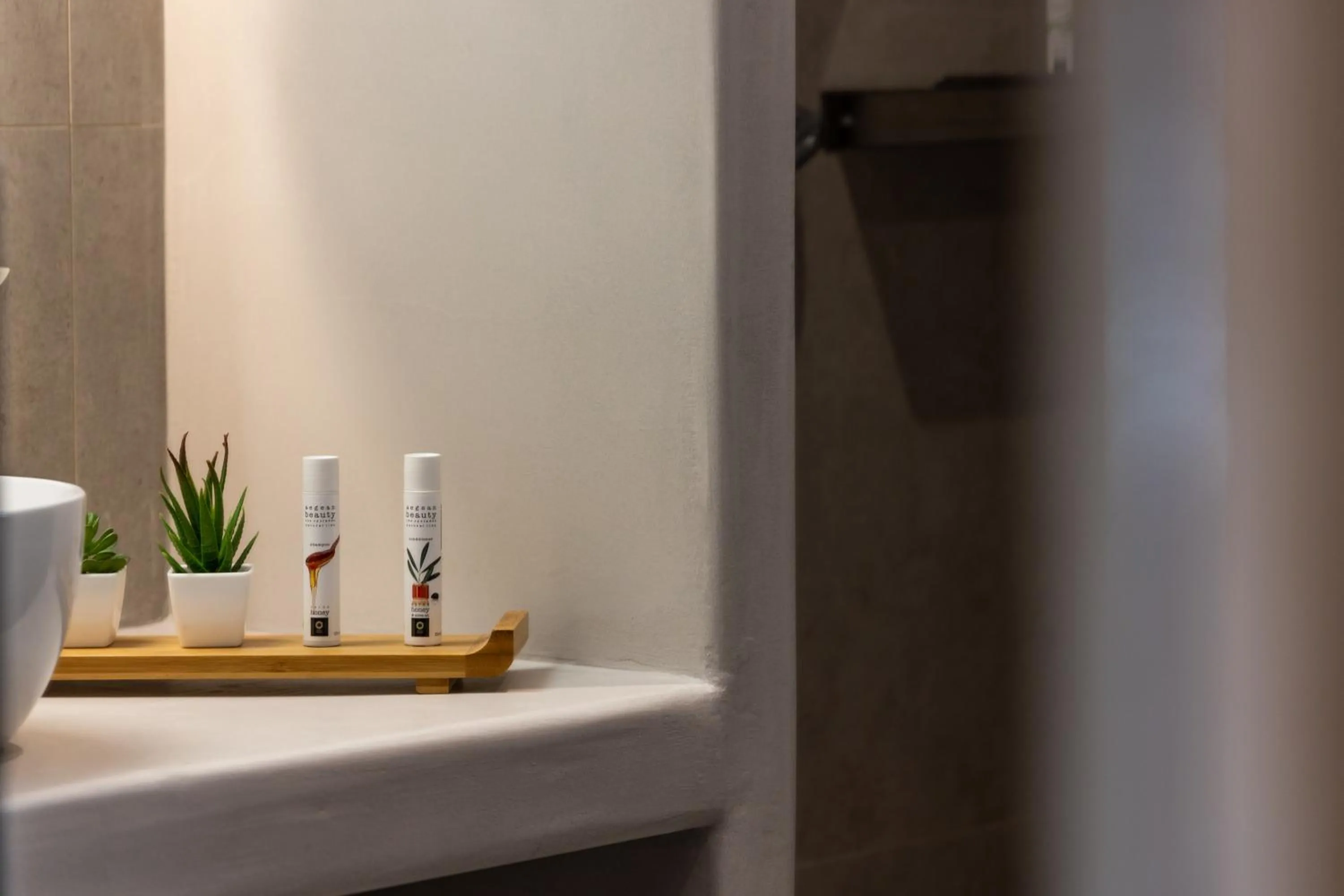 Bathroom in Afroessa Milos
