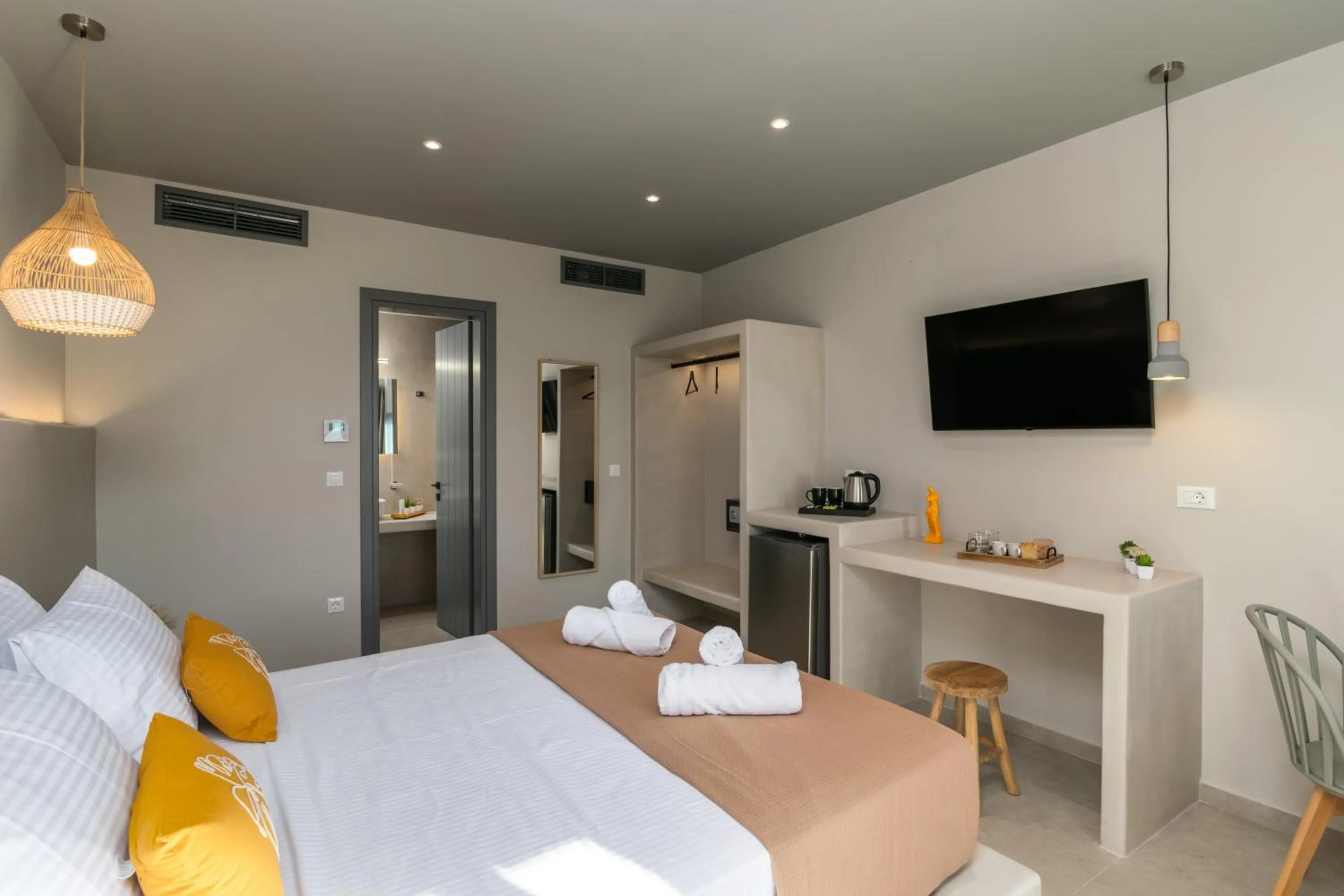 Bed in Afroessa Milos