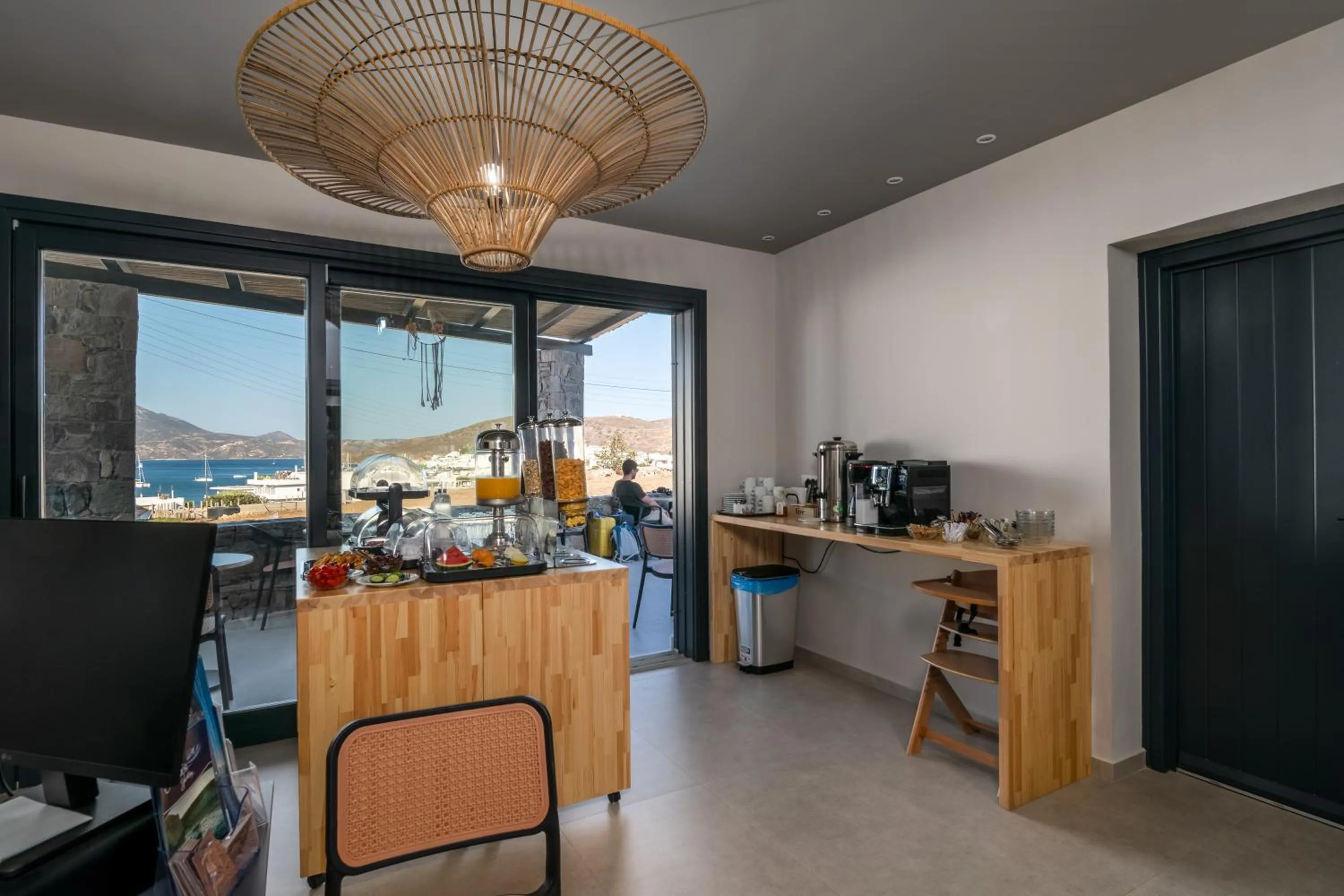 Dining area in Afroessa Milos