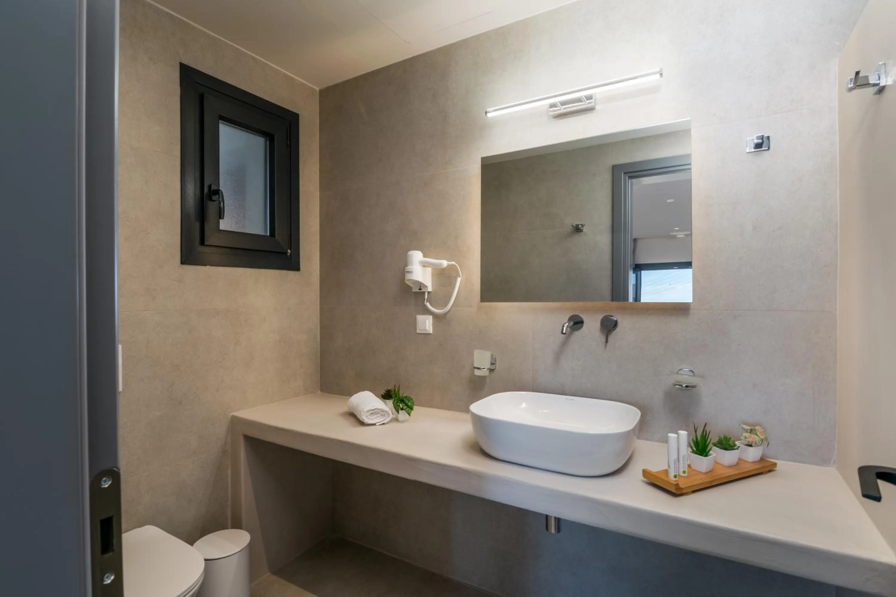Bathroom in Afroessa Milos