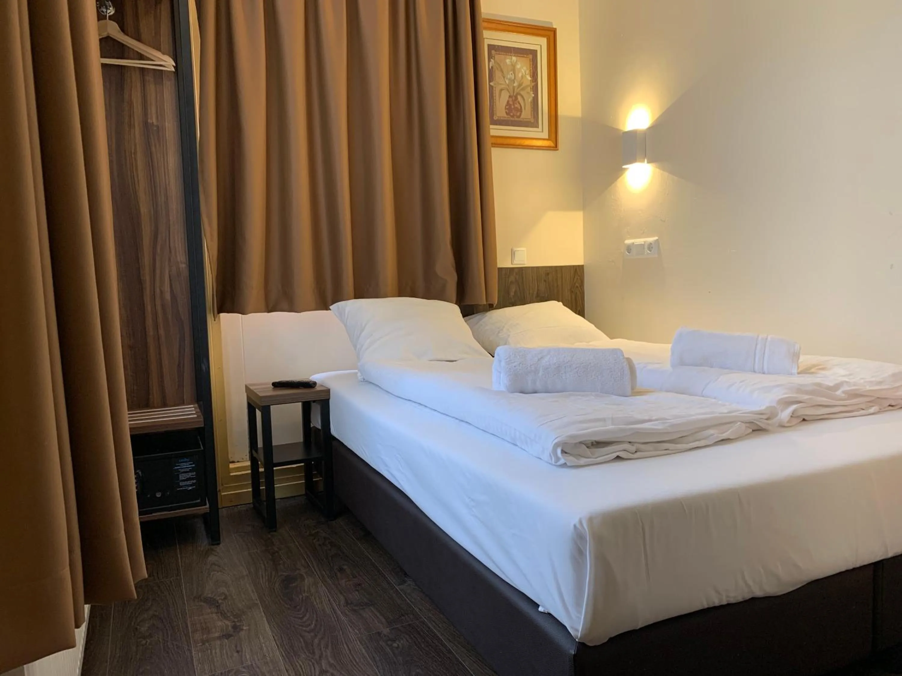 Bed in Orange Tulip Hotel