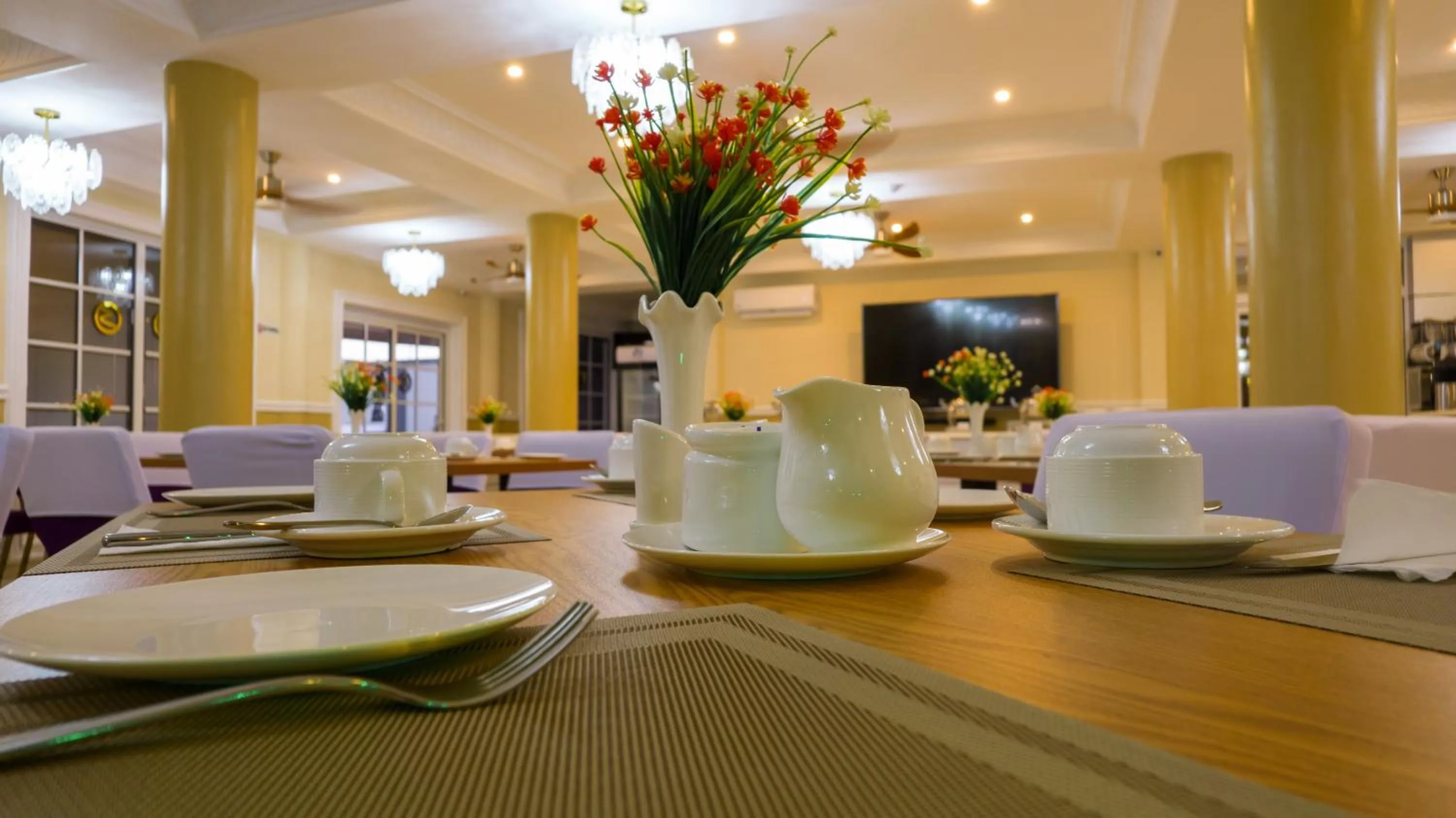 Restaurant/places to eat in Zimansky Hotel