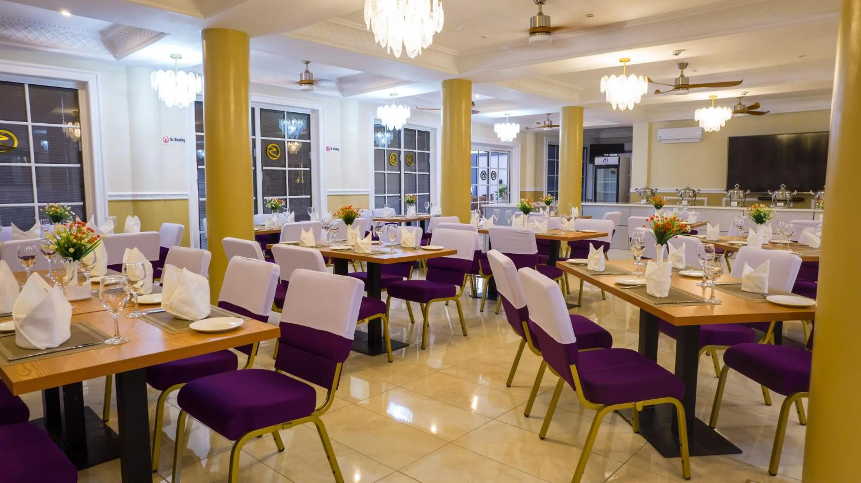 Restaurant/places to eat in Zimansky Hotel