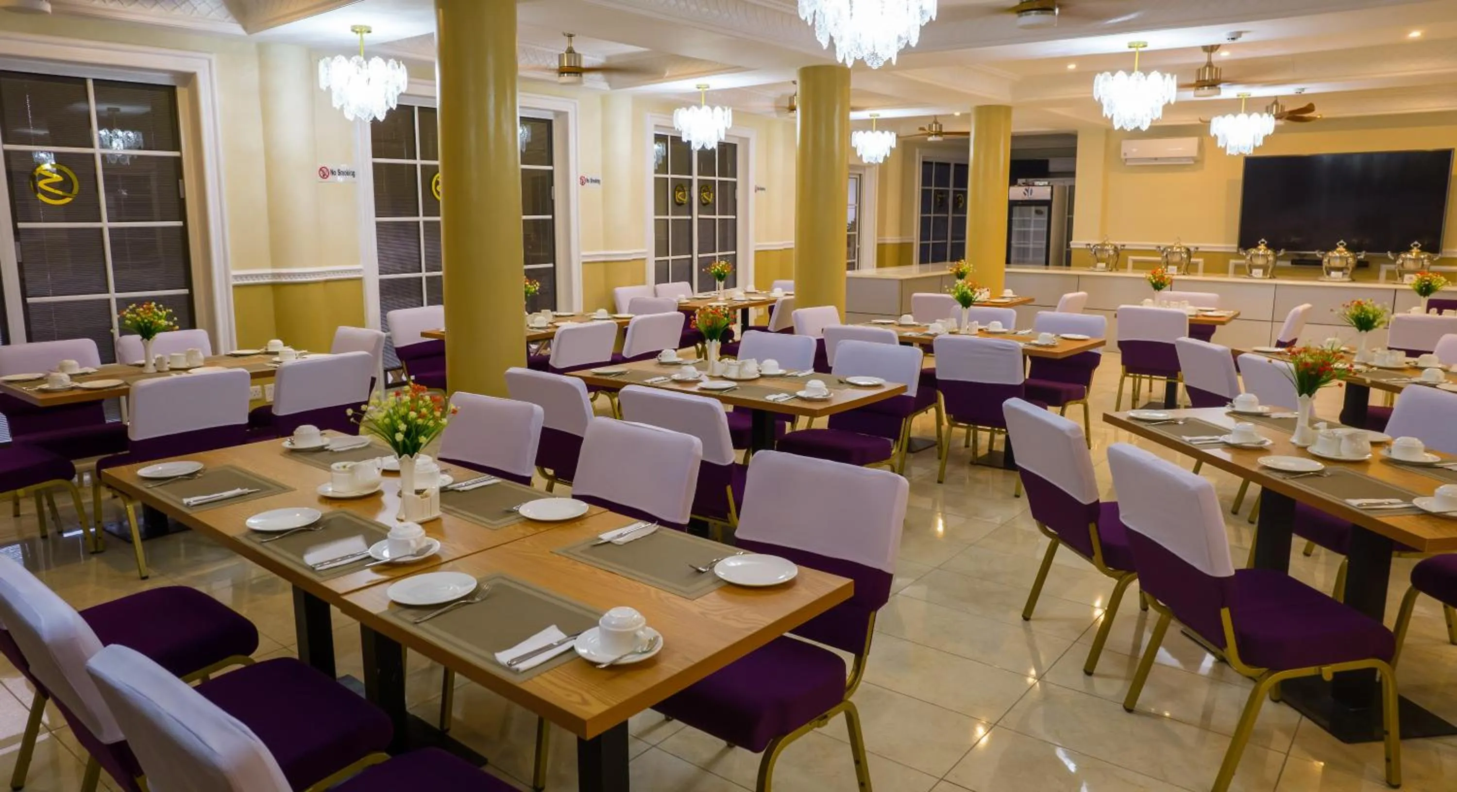 Restaurant/places to eat in Zimansky Hotel