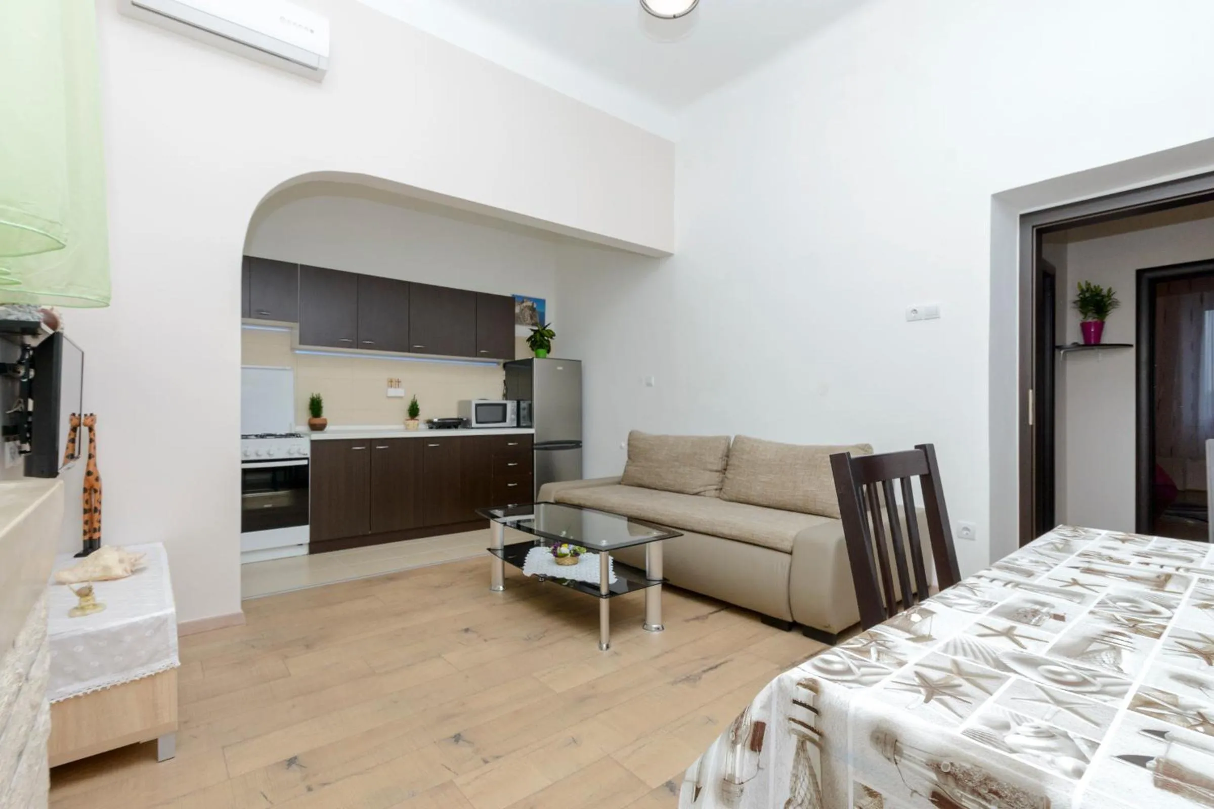 Living room, Bed in Apartments Pully
