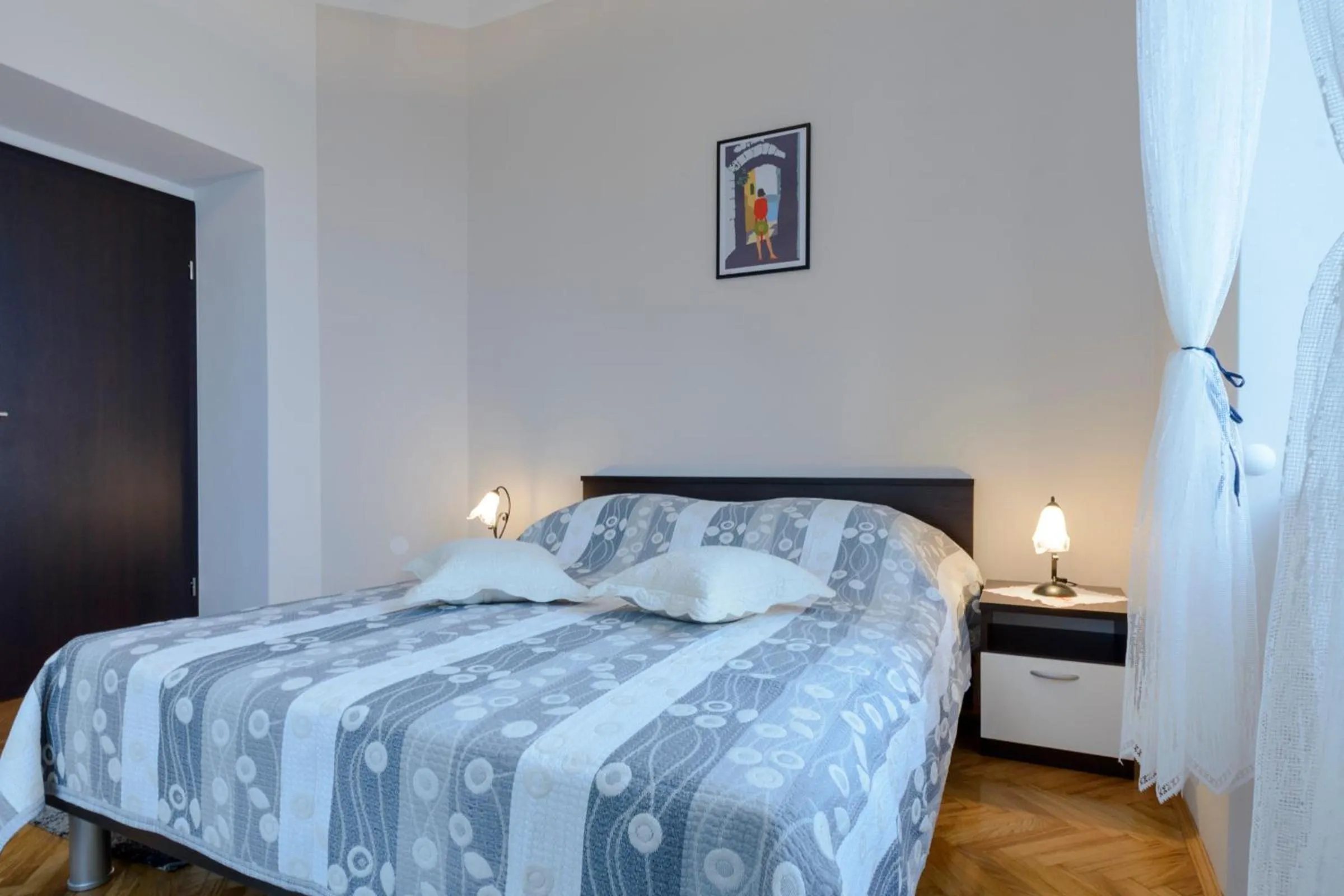 Bedroom, Bed in Apartments Pully