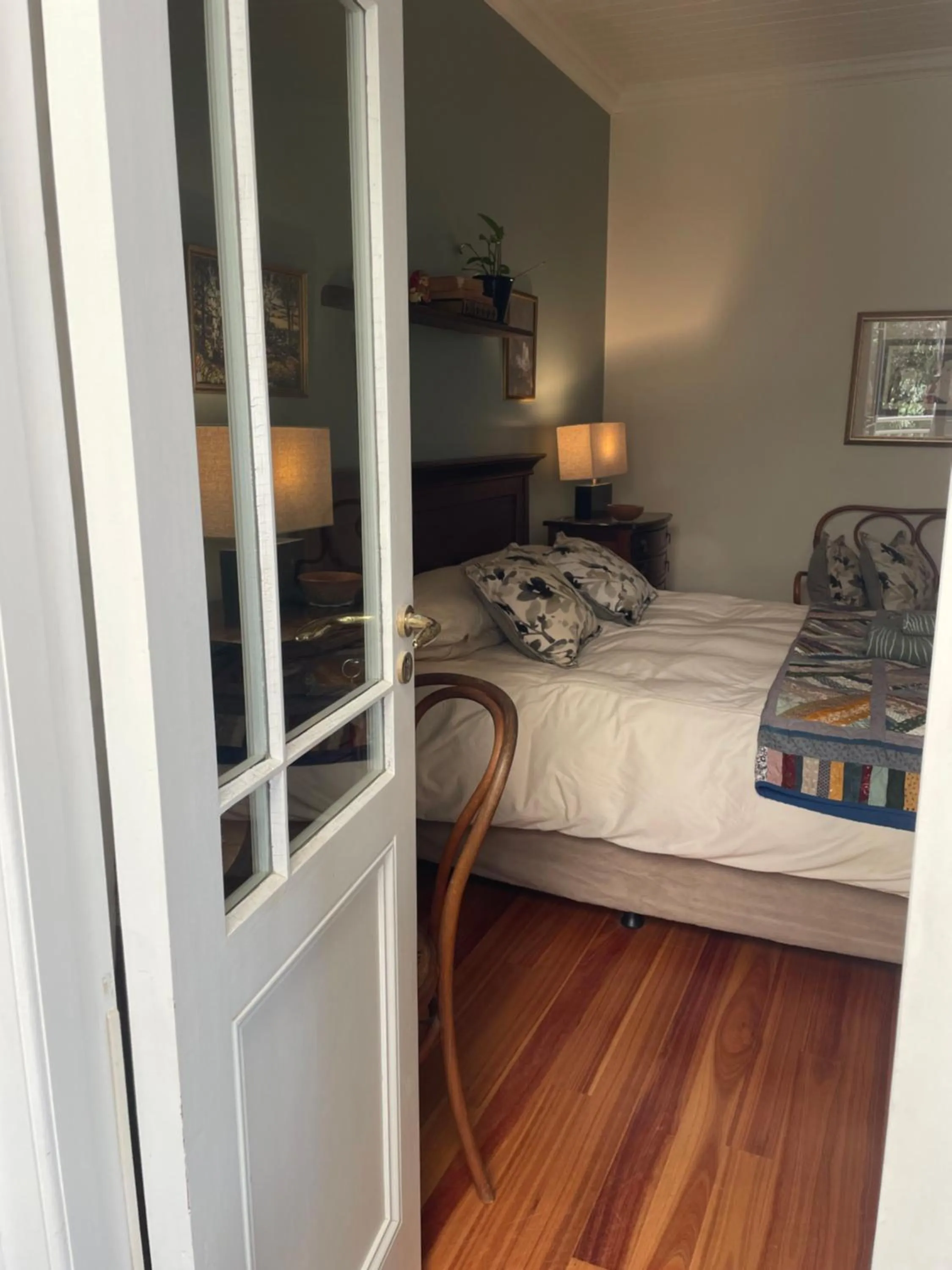 Bedroom, Bed in Beside Still Waters