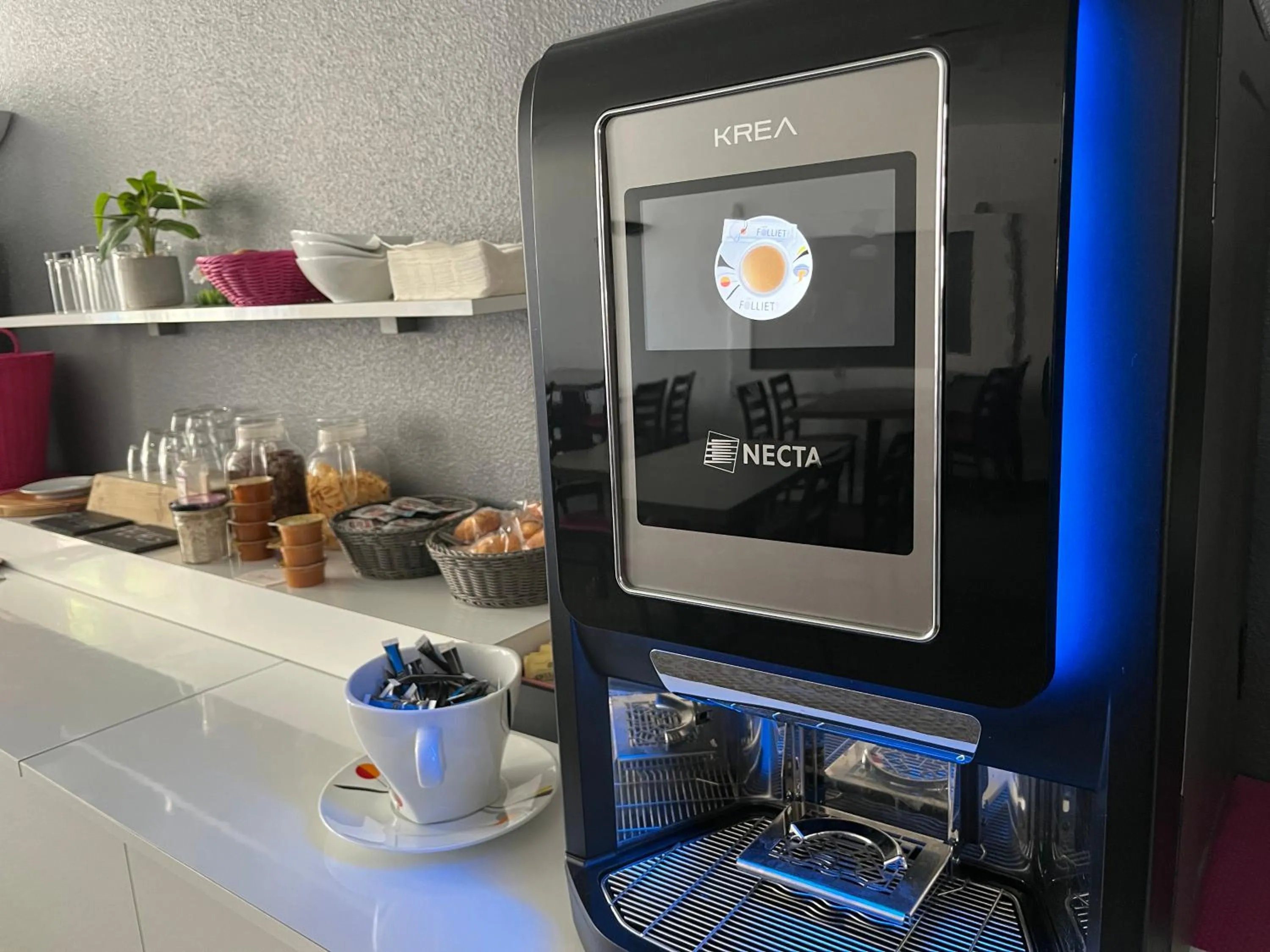 Breakfast in Hôtel Le Lacuzon