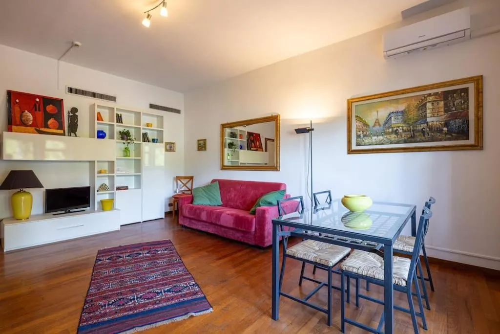 Plaza Cheery Suite