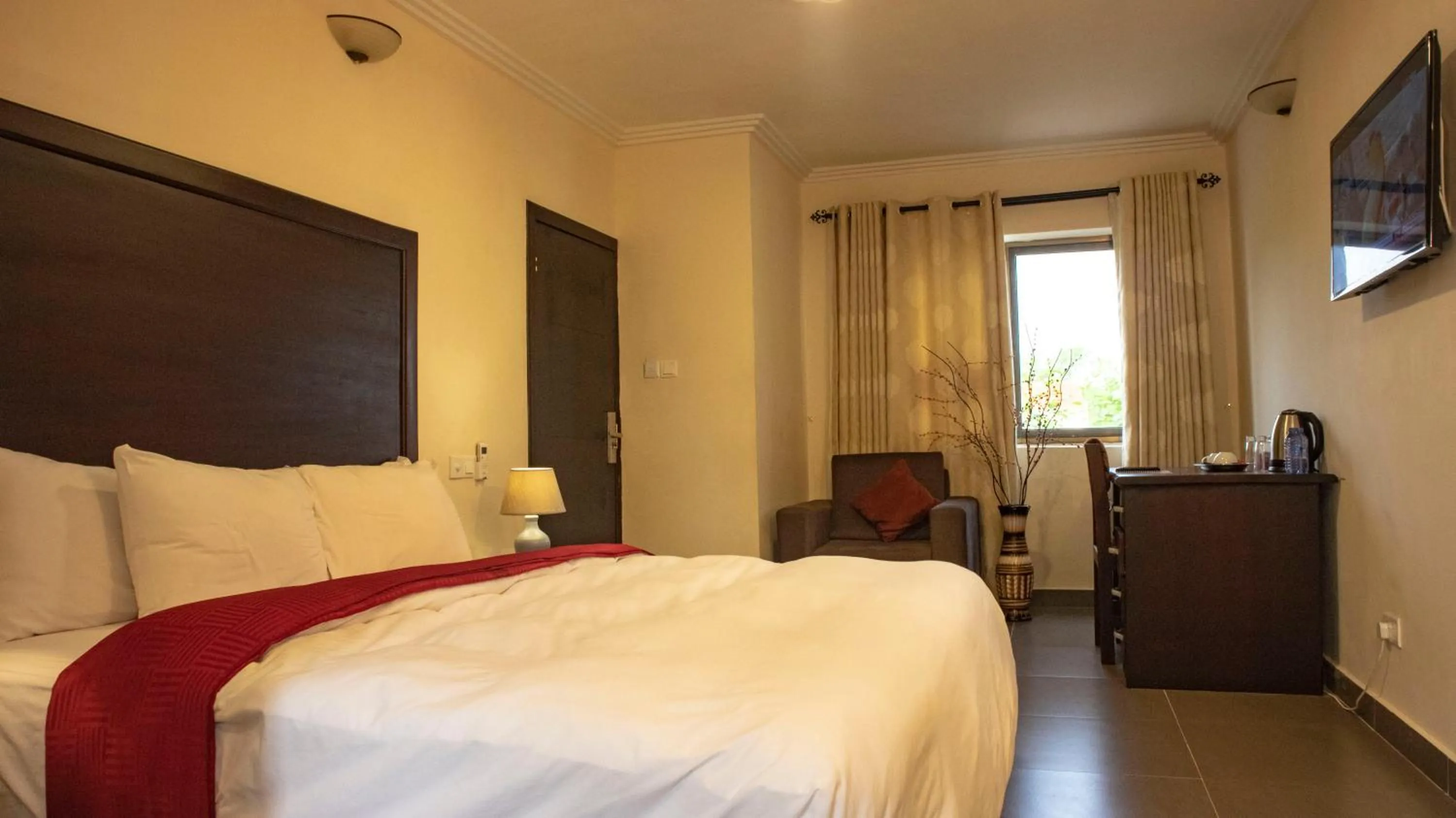 TV and multimedia, Bed in SSNIT GUEST HOUSE