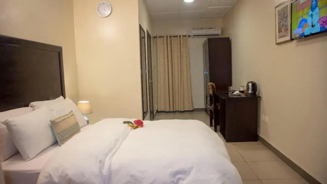 Deluxe Single Room - single occupancy in SSNIT GUEST HOUSE Deluxe Single Room - single occupancy in SSNIT GUEST HOUSE