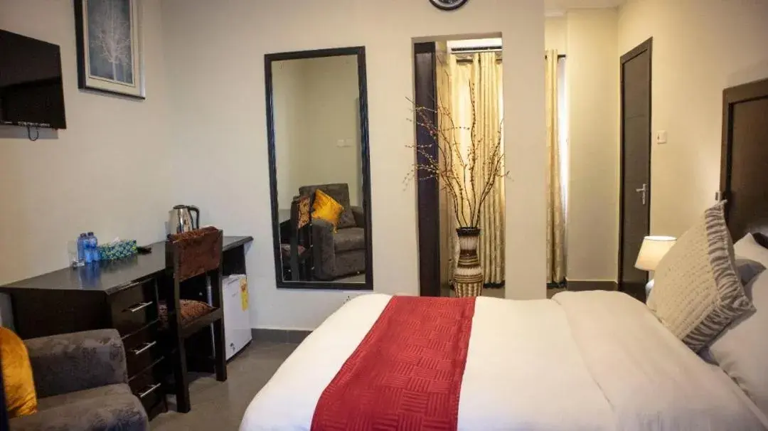 Deluxe Queen Room - single occupancy in SSNIT GUEST HOUSE Deluxe Queen Room - single occupancy in SSNIT GUEST HOUSE
