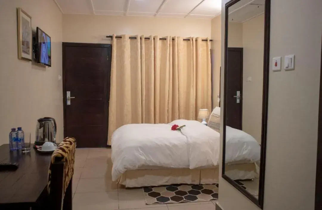 Deluxe Single Room - single occupancy in SSNIT GUEST HOUSE Deluxe Single Room - single occupancy in SSNIT GUEST HOUSE