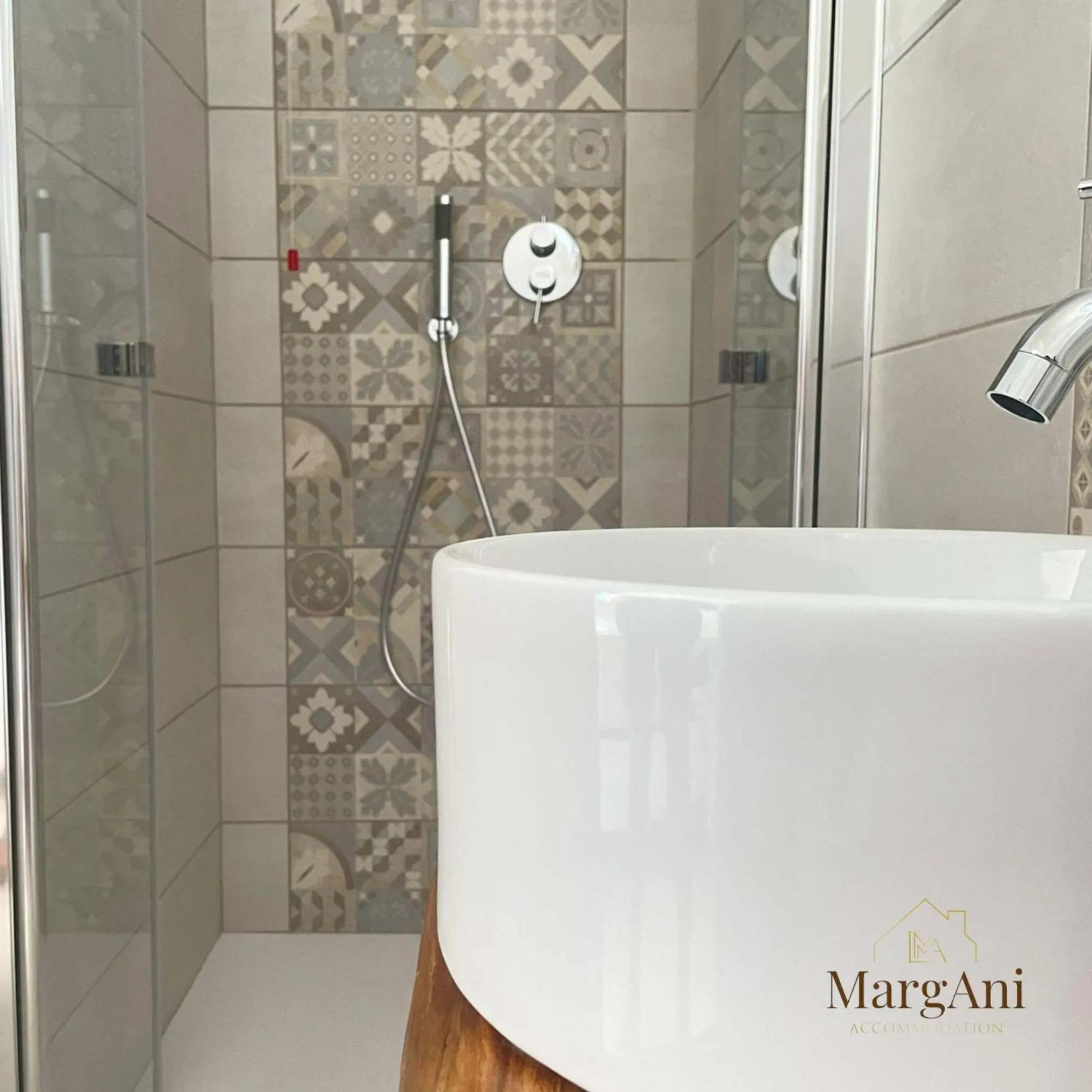 Shower in B&B MargAni Tropea