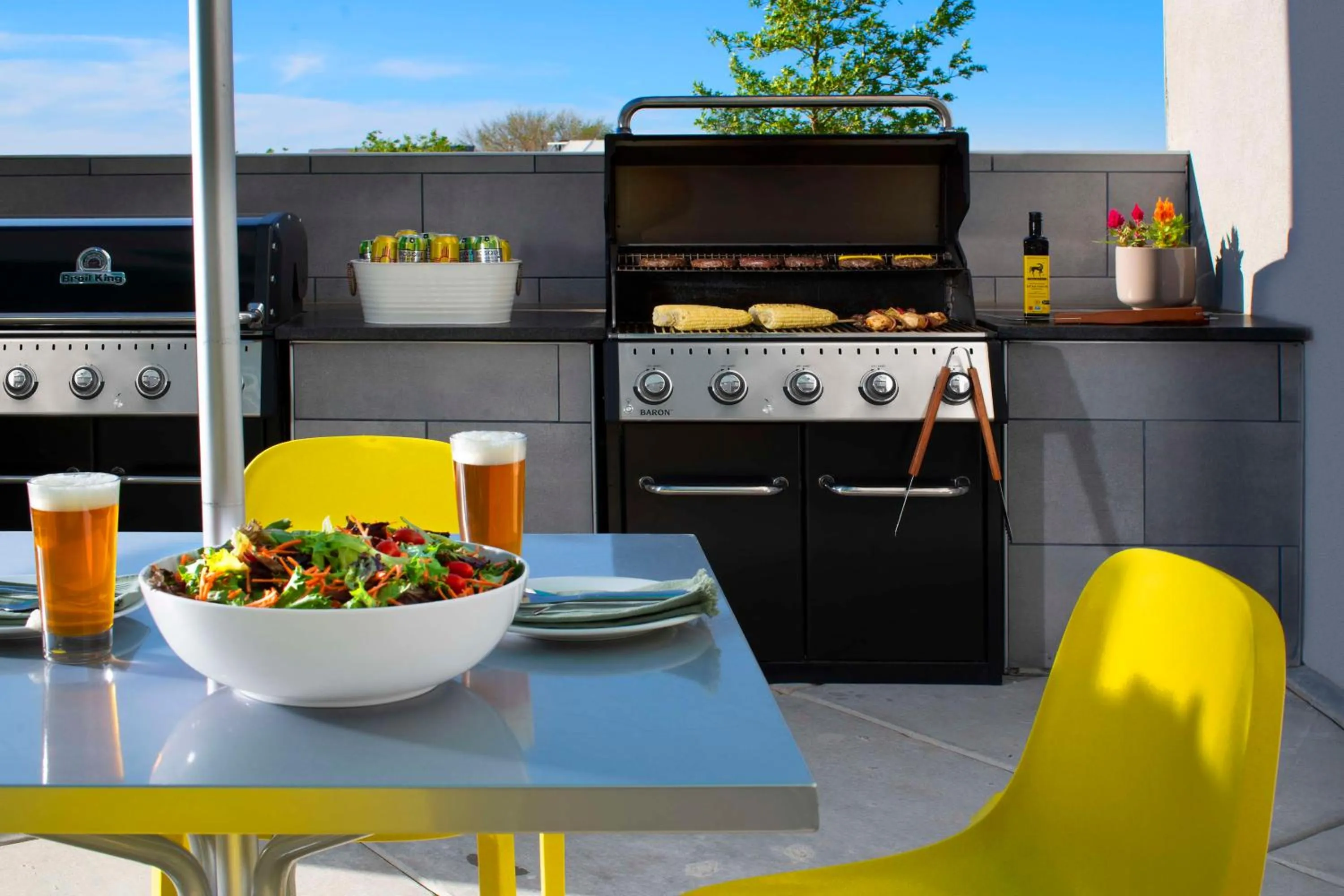 Dining area in Home2 Suites By Hilton Albuquerque Airport
