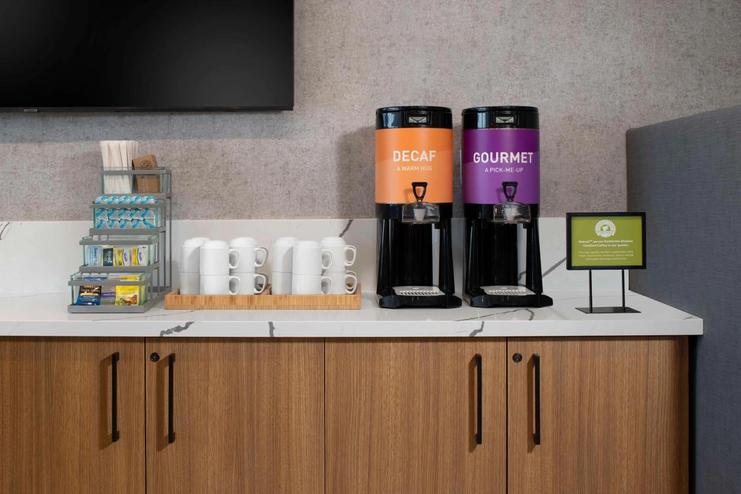 Dining area in Home2 Suites By Hilton Albuquerque Airport