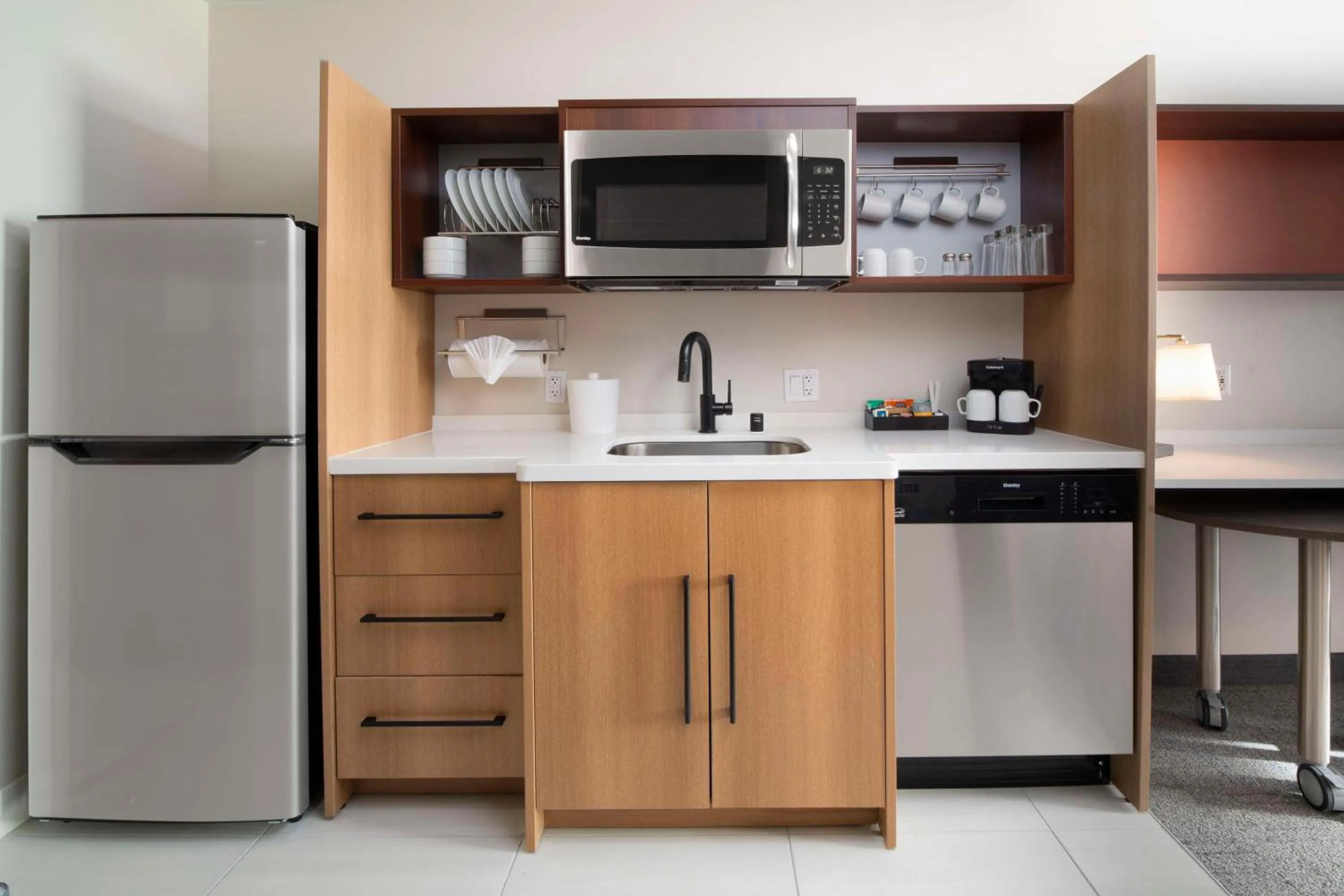 Kitchen or kitchenette in Home2 Suites By Hilton Albuquerque Airport