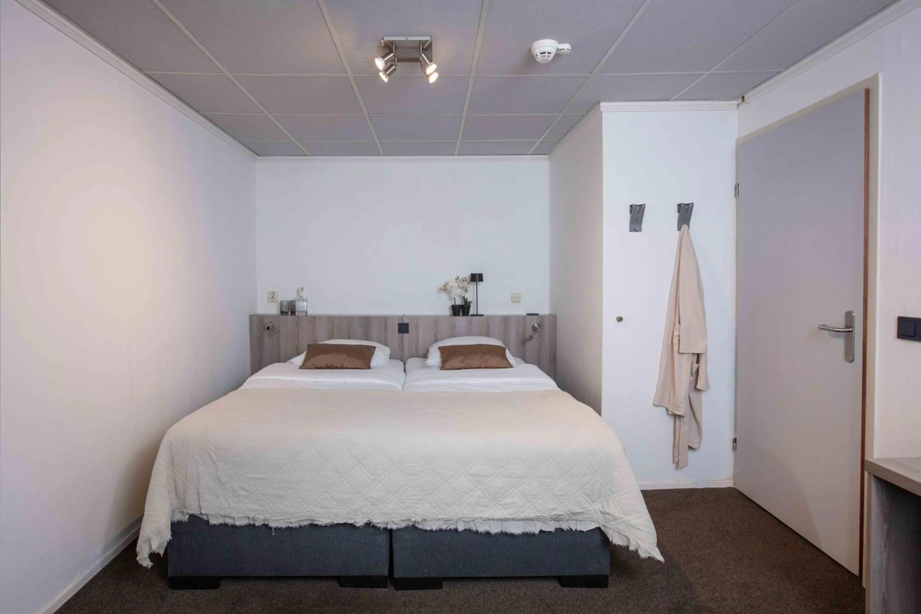 Bedroom, Bed in Hampshire Hotel Petit Nord