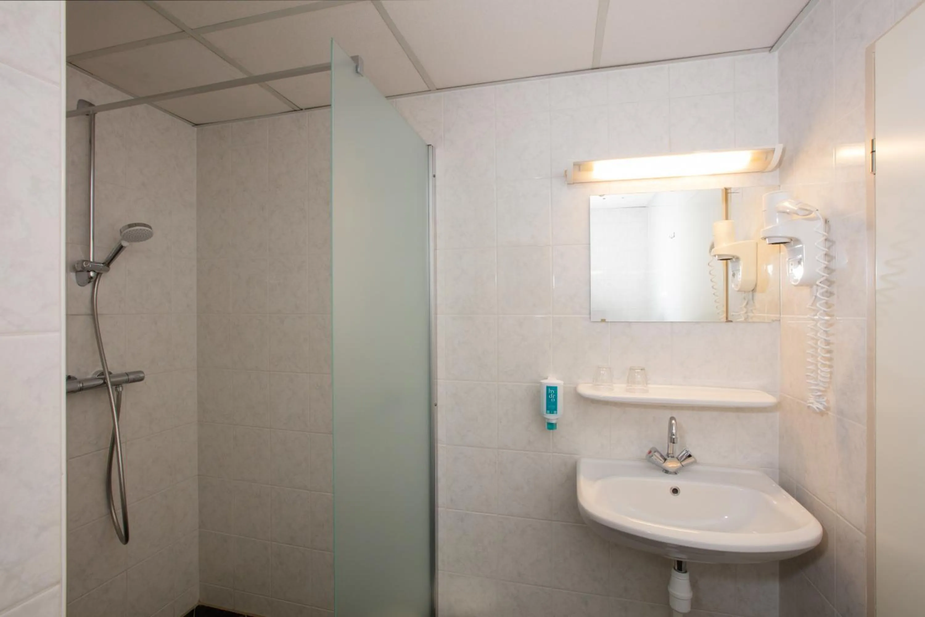 Shower in Hampshire Hotel Petit Nord