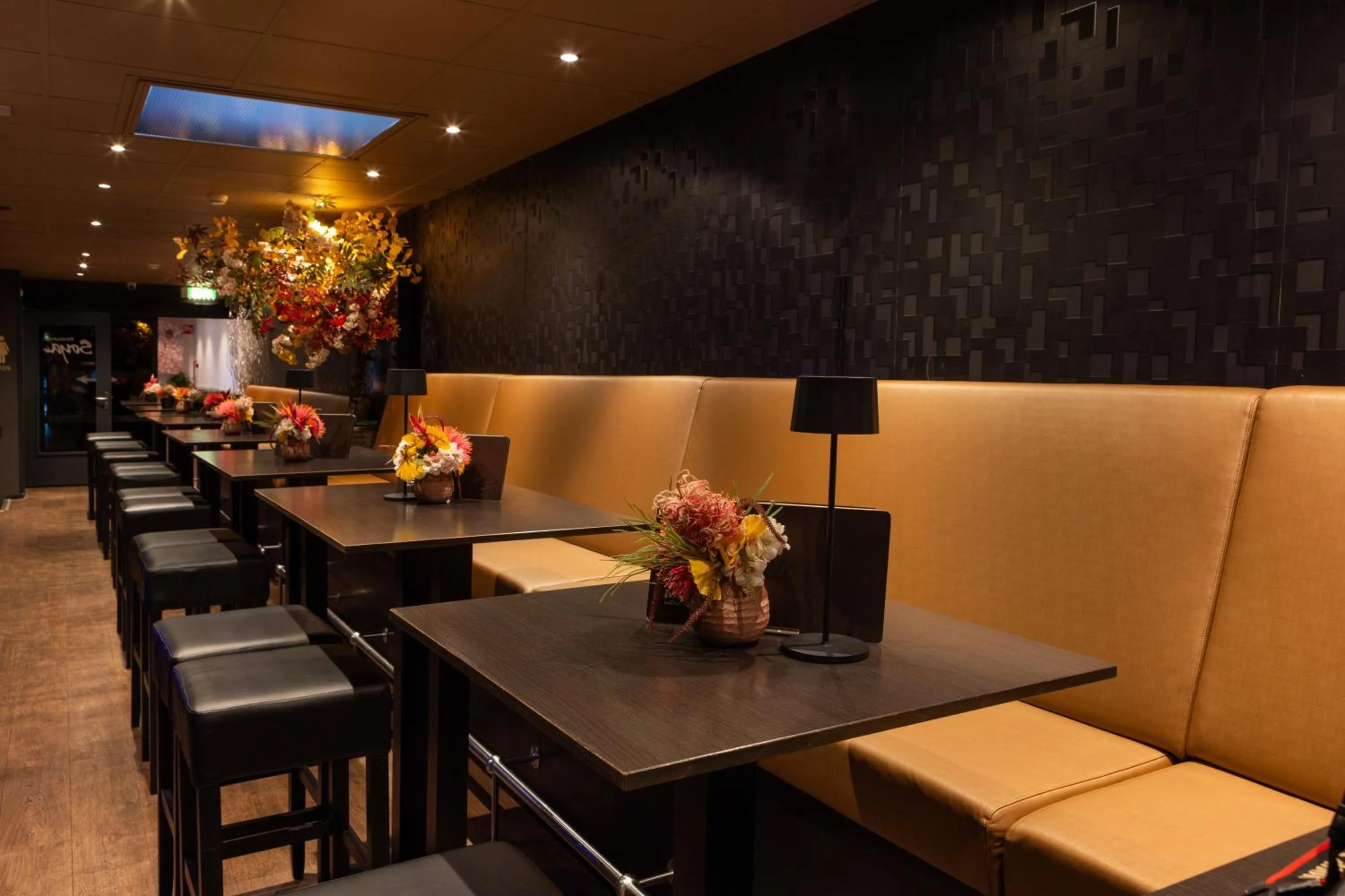 Lounge or bar in Hampshire Hotel Petit Nord