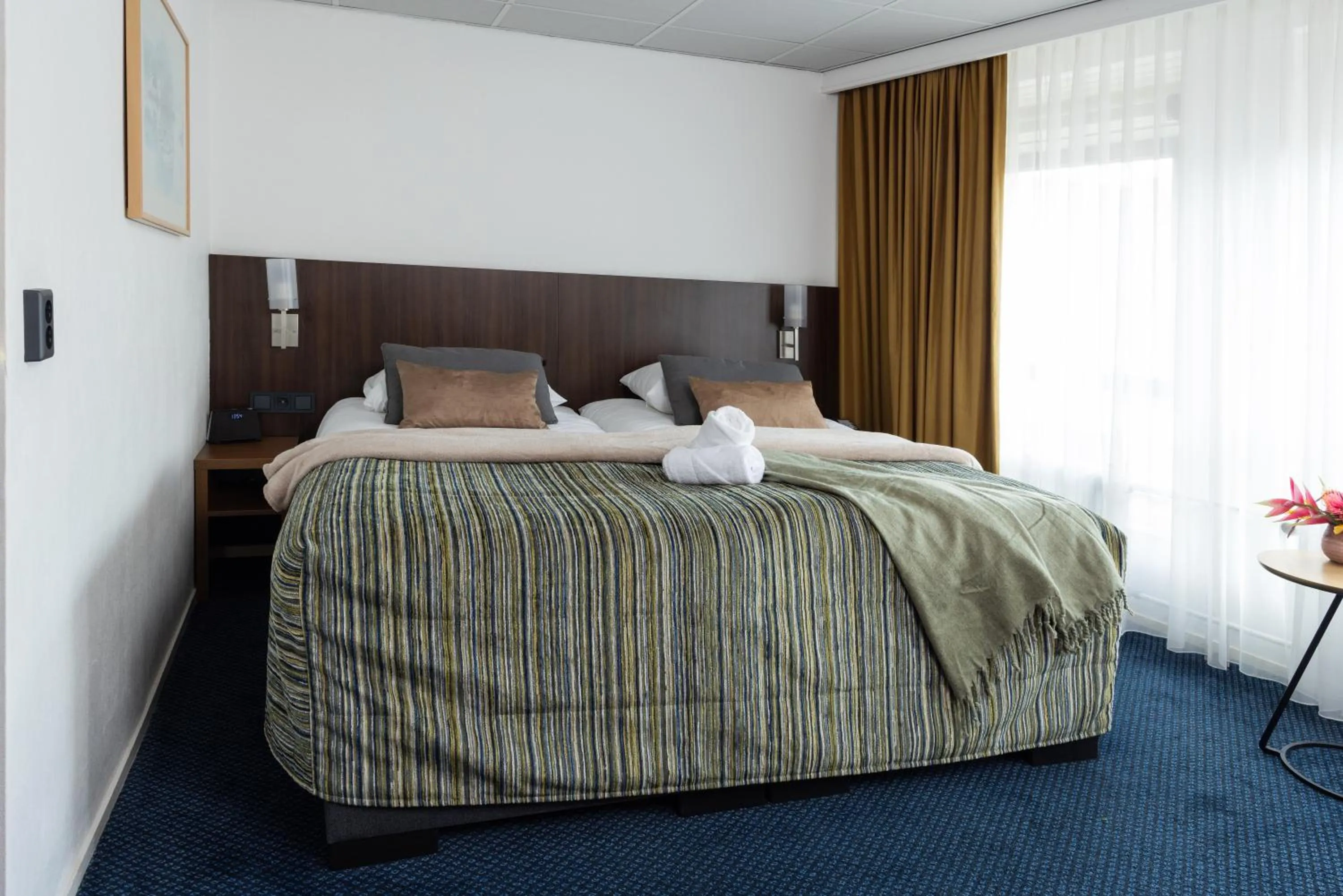 Bedroom, Bed in Hampshire Hotel Petit Nord